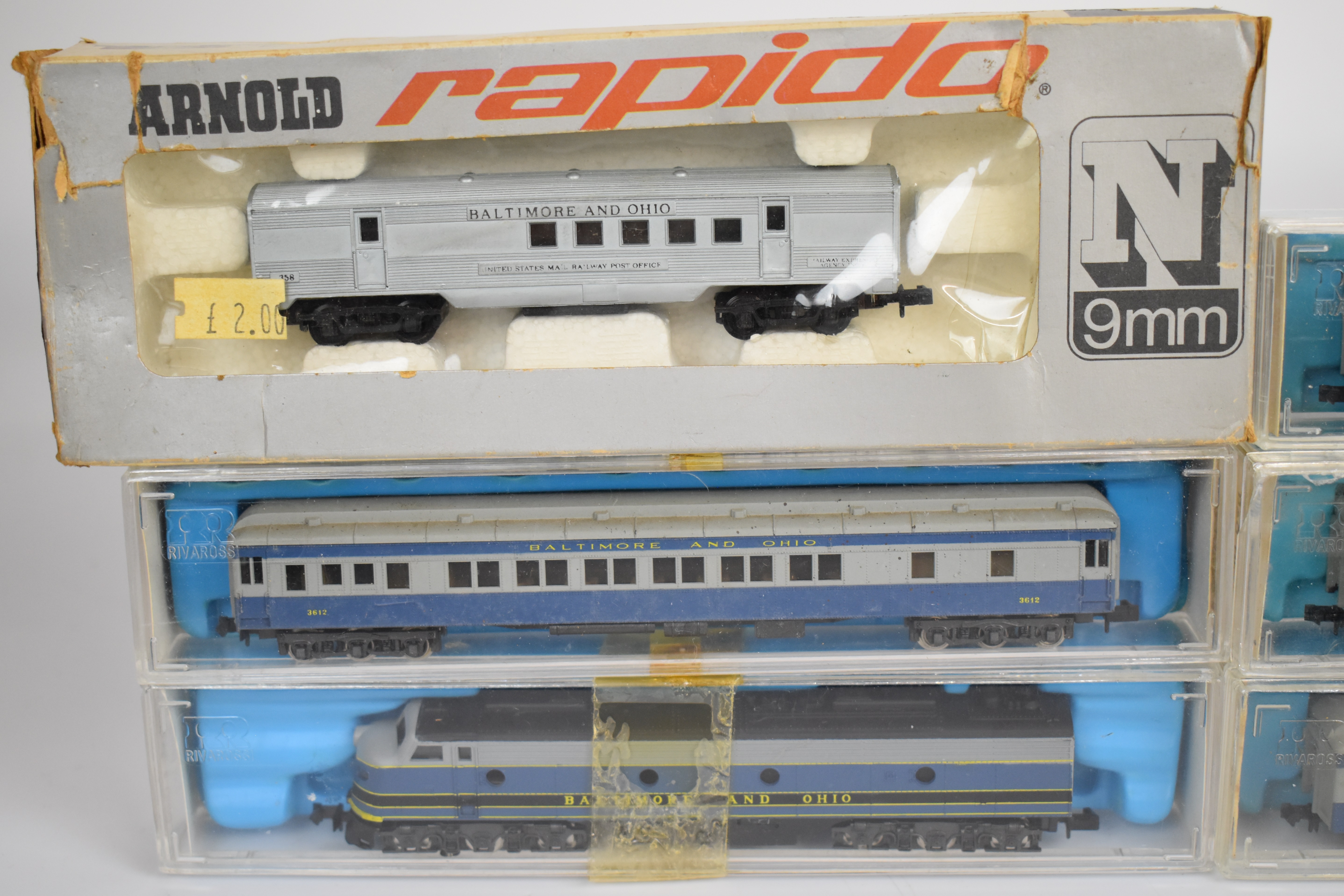 Two Baltimore & Ohio N gauge diesel locomotives by Rivarossi and Lima together with nine passenger - Bild 3 aus 5