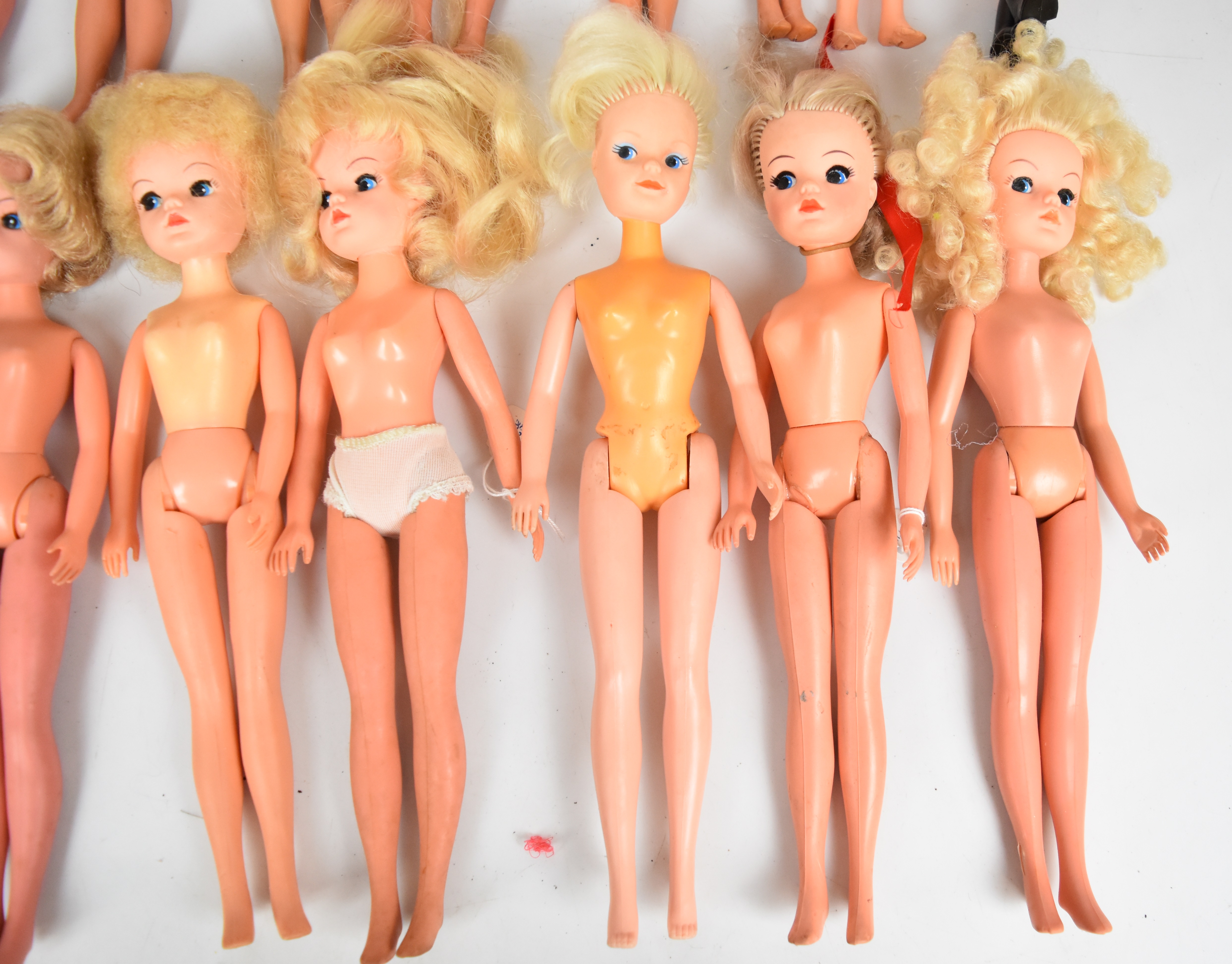 Twenty vintage Sindy dolls by Pedigree dating to the 1970's & 80's. - Image 2 of 3