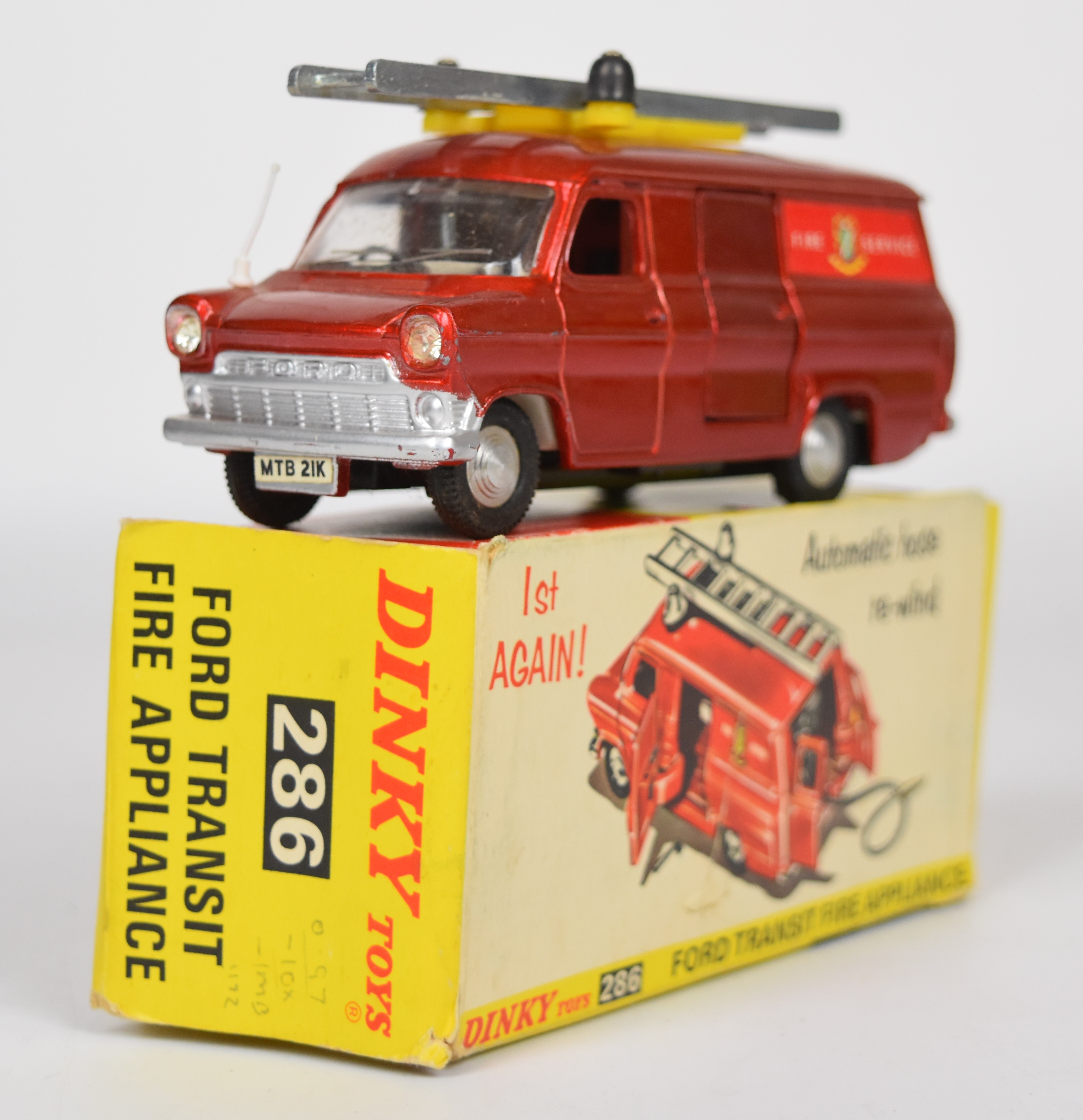 Two vintage Dinky Toys diecast model Fire Service vehicles comprising Ford Transit Fire Appliance - Image 5 of 7