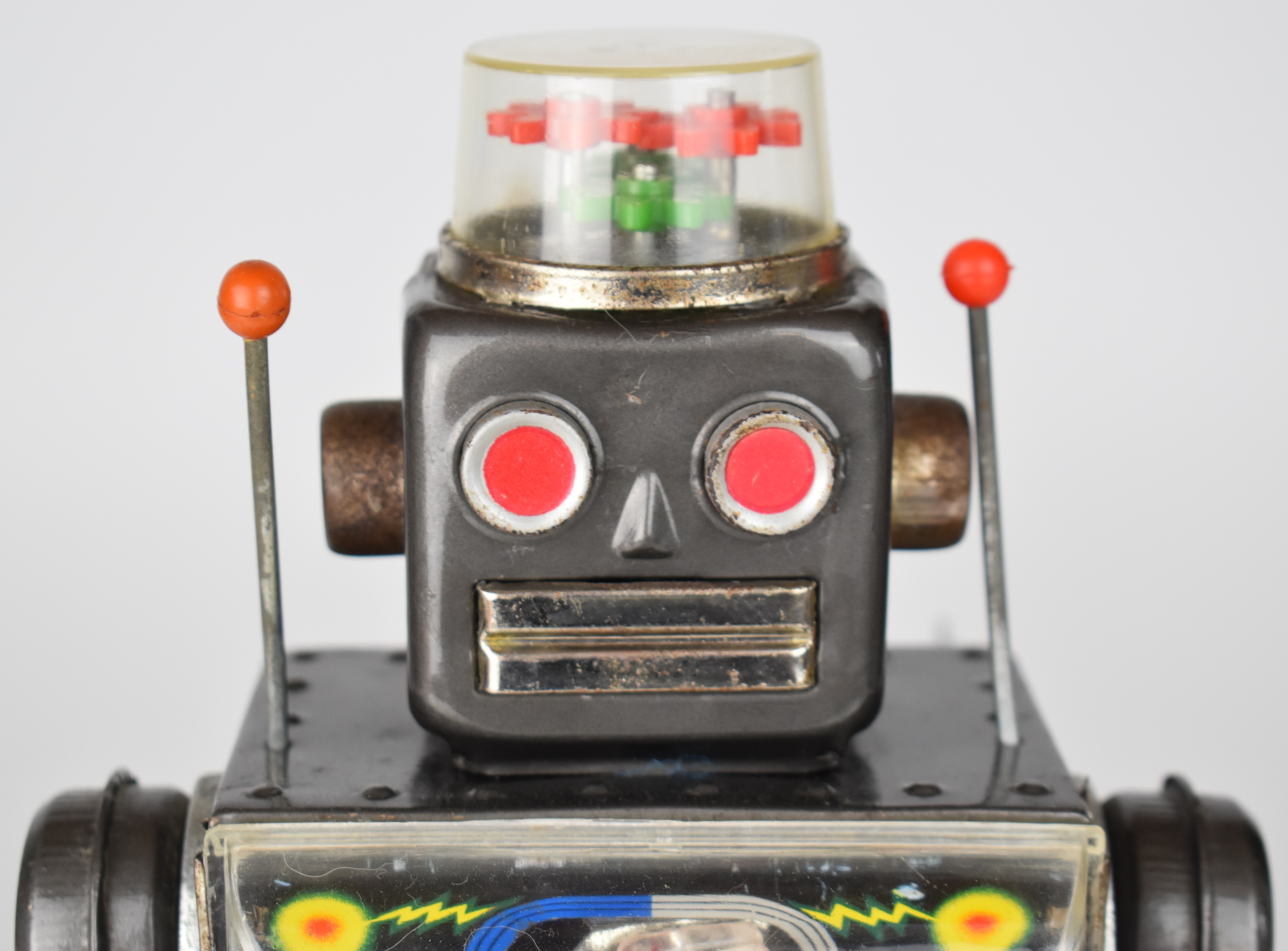 Japanese battery operated tinplate 'Fighting Robot' by Horikawa (SH Toys), height 28.5cm. - Image 6 of 7