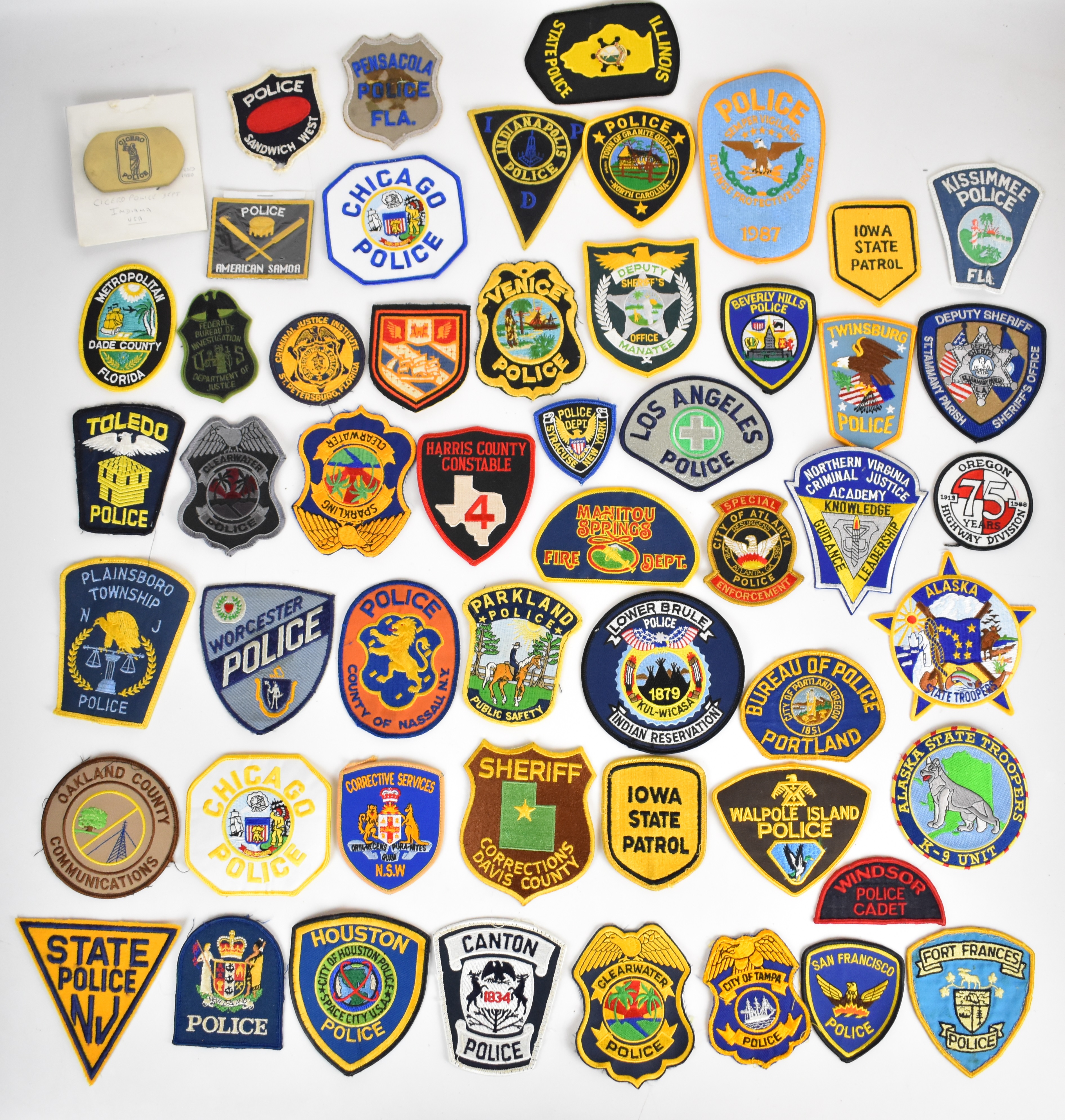 Large collection of approximately 300 American Police cloth badges including Parkland Police, County - Image 2 of 3