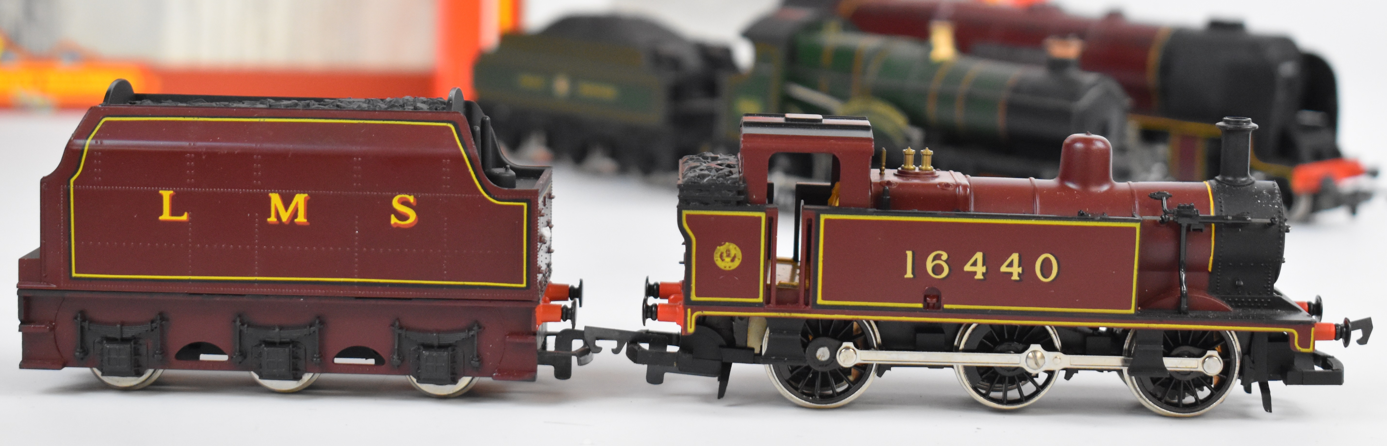 Four Hornby 00 gauge model railway locomotives to include GWR County Class 'County of Bedford' R.392 - Image 3 of 5