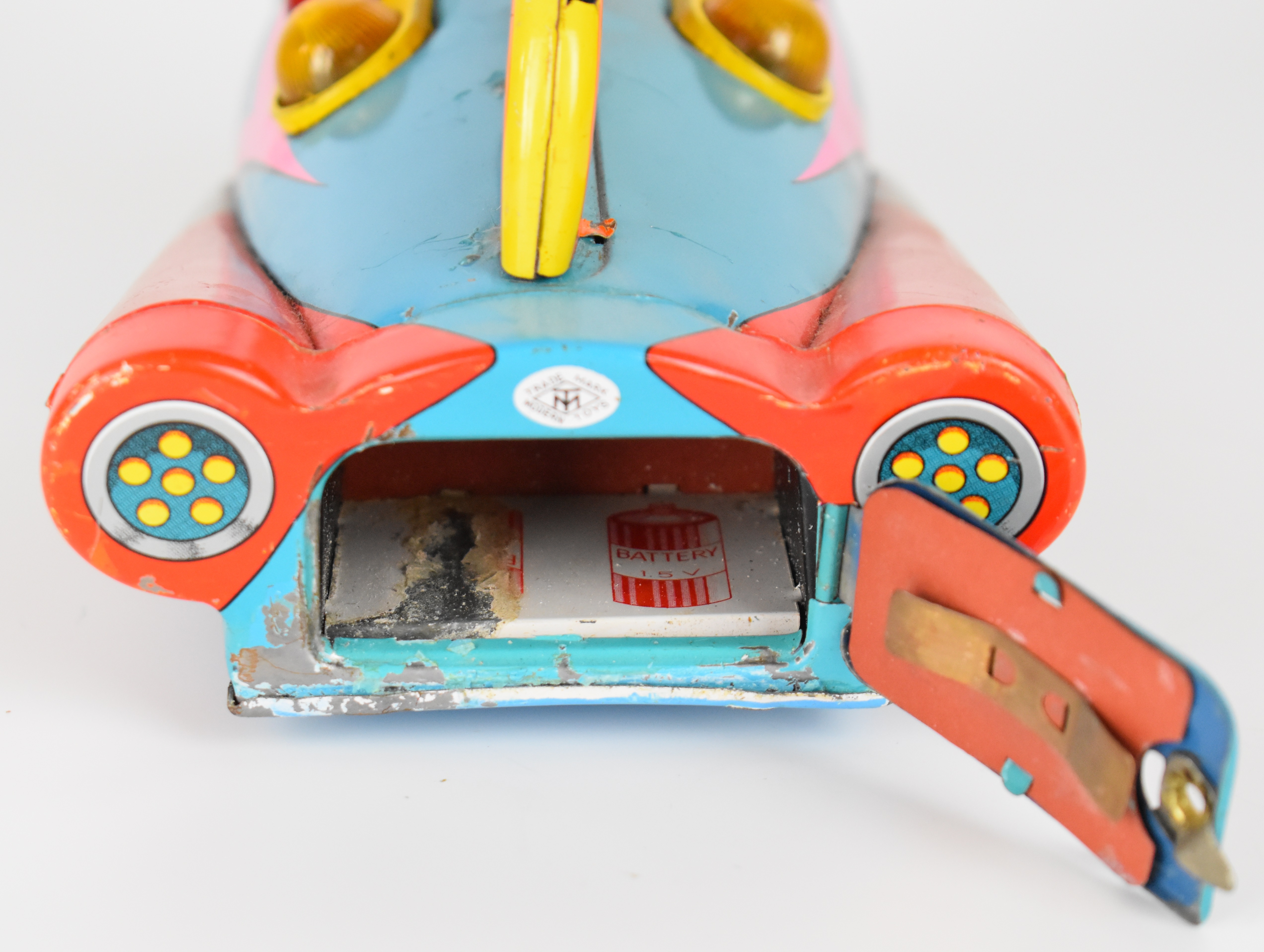 Japanese battery operated tinplate 'Moon Rocket' space car by Modern Toys (Japan), length 23cm. - Image 6 of 6