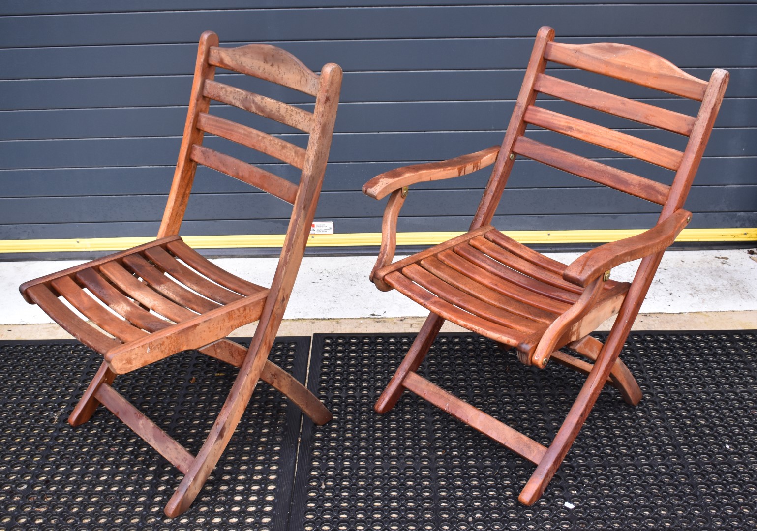 Teak garden table and six (2+4) folding chairs by Alexander Rose, table L165 x W100 x H72cm - Image 5 of 6