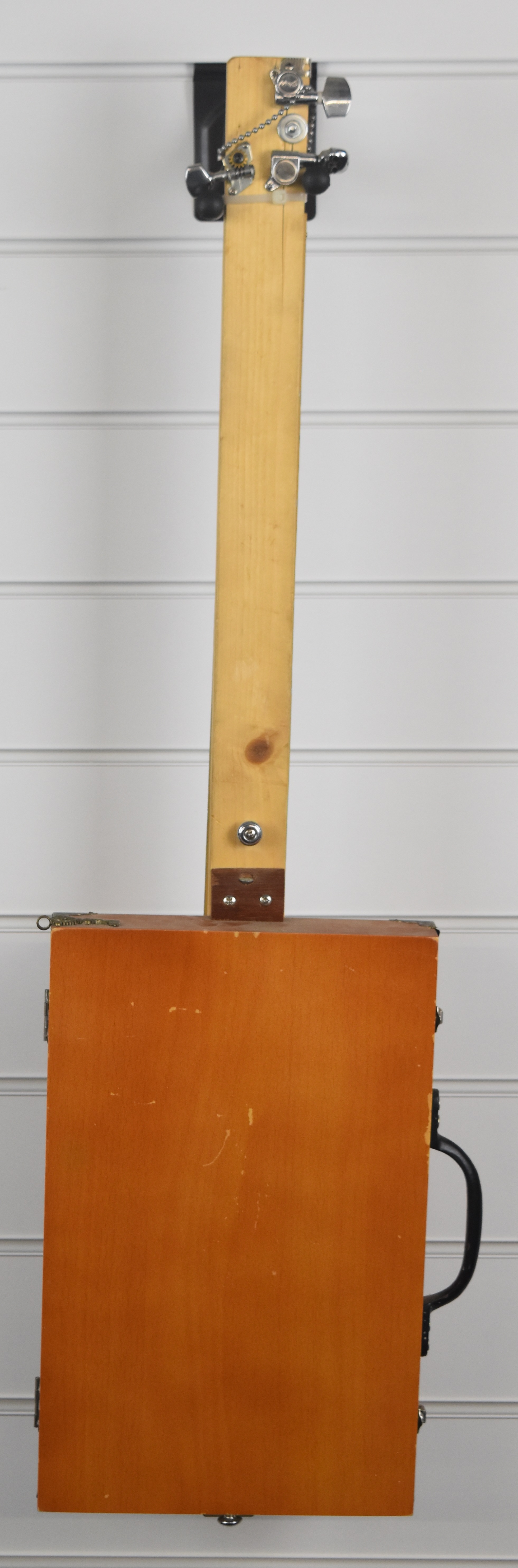 Novelty three string 'cigar box' style electric guitar, 17 frets, length 81cm. - Image 4 of 4