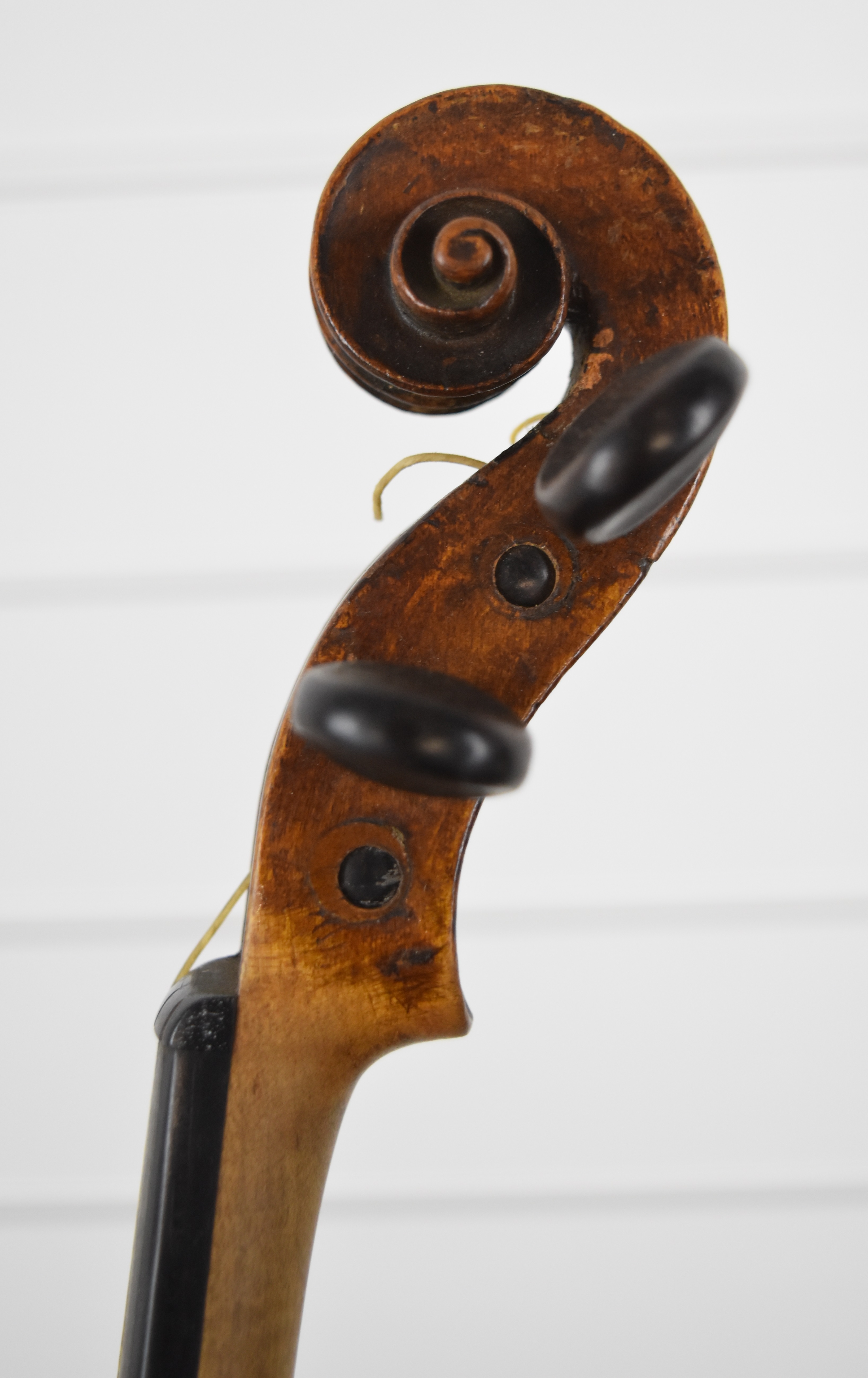 Full size German or Austrian violin bearing label 'Johann Adam Pfretzschner erfunden von Jacob - Image 5 of 9