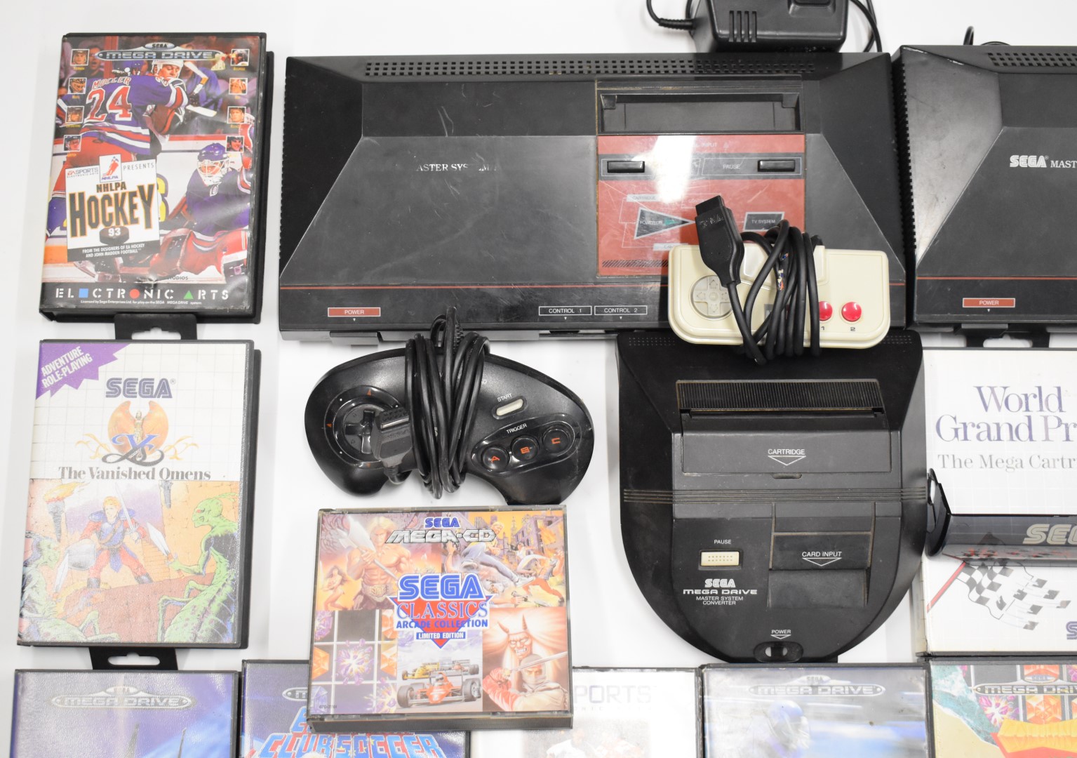 Three Sega retro video game consoles together with a collection of 22 Master System and Mega Drive - Image 2 of 5