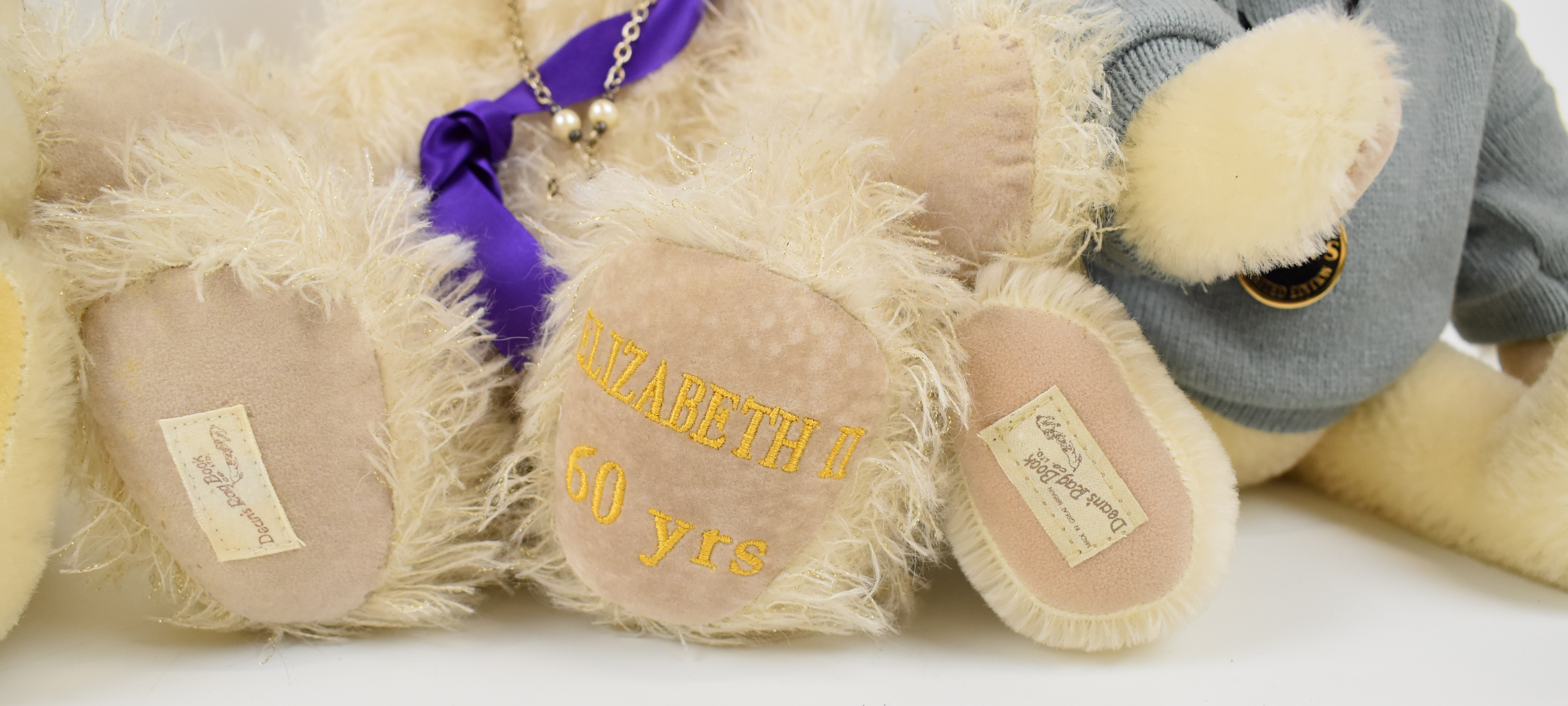 Thirteen Deans Rag Book limited edition Teddy bears, most with original tags and labels to include - Image 6 of 12