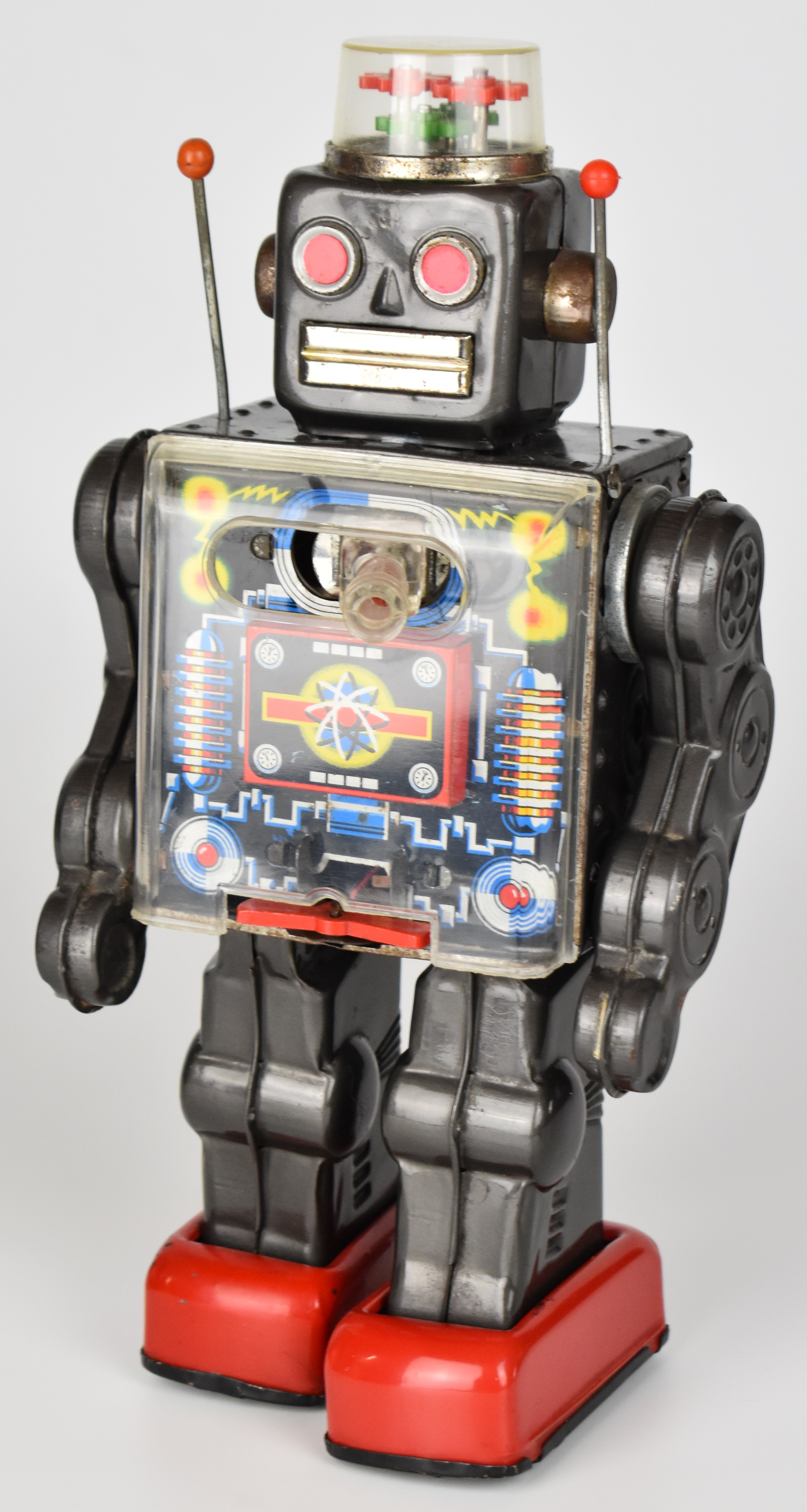 Japanese battery operated tinplate 'Fighting Robot' by Horikawa (SH Toys), height 28.5cm.