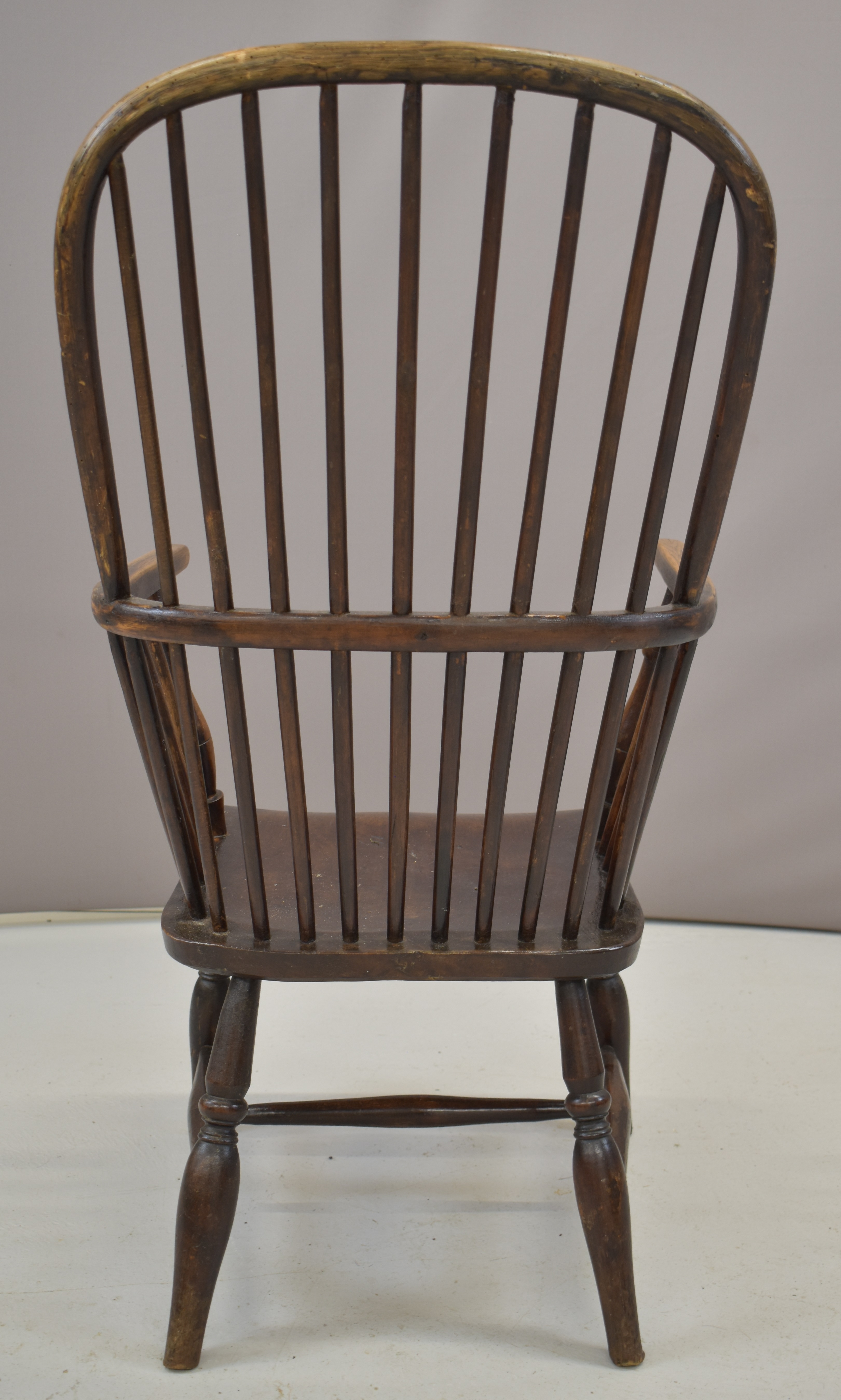 19thC elm seated Windsor armchair with hooped and spindle back - Image 4 of 5