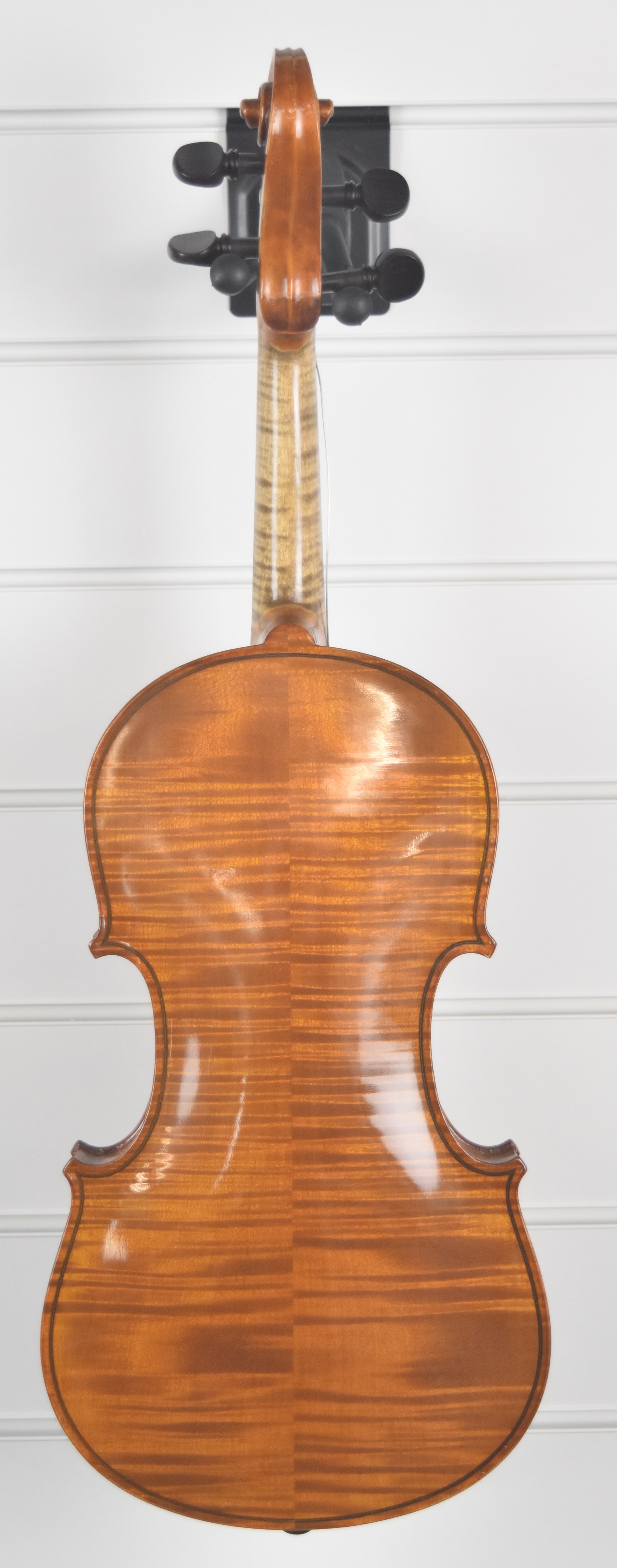 German 1920s two-piece back violin bearing the label Carl Meyer Voigtlandiches Fabrikat no 2006, - Image 6 of 9