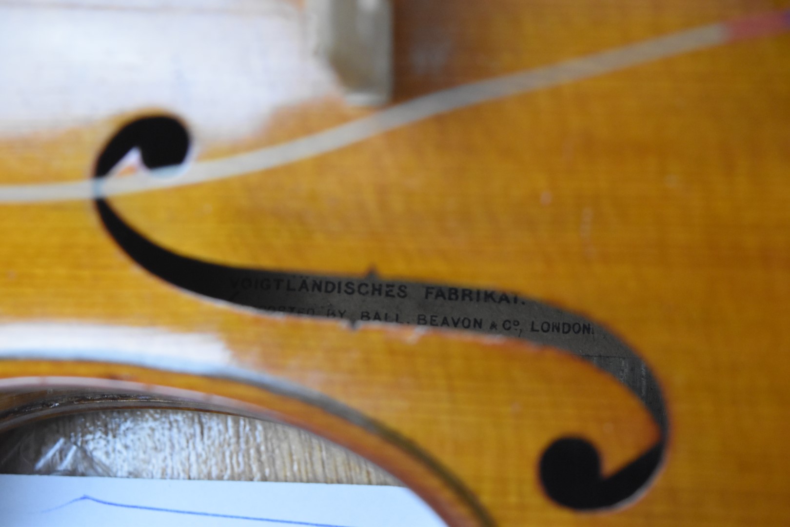 German 1920s two-piece back violin bearing the label Carl Meyer Voigtlandiches Fabrikat no 2006, - Image 9 of 9