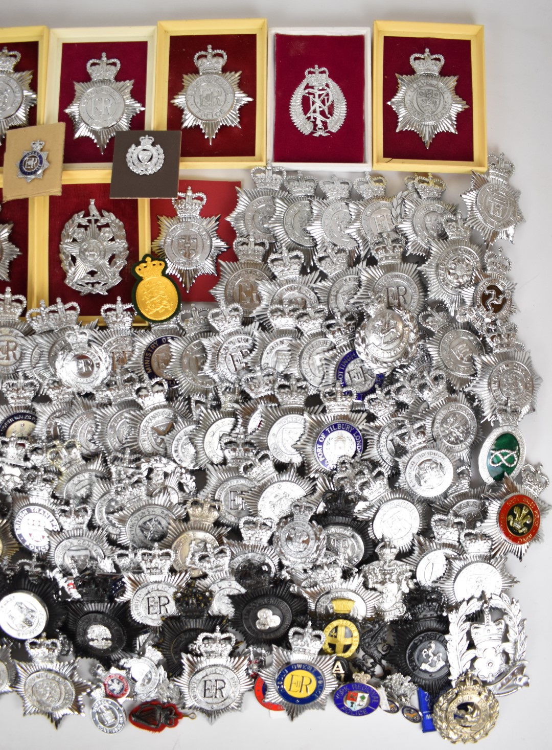 Approximately 250 Police badges, helmet plates and cloth insignia including Royal Ulster - Image 6 of 8