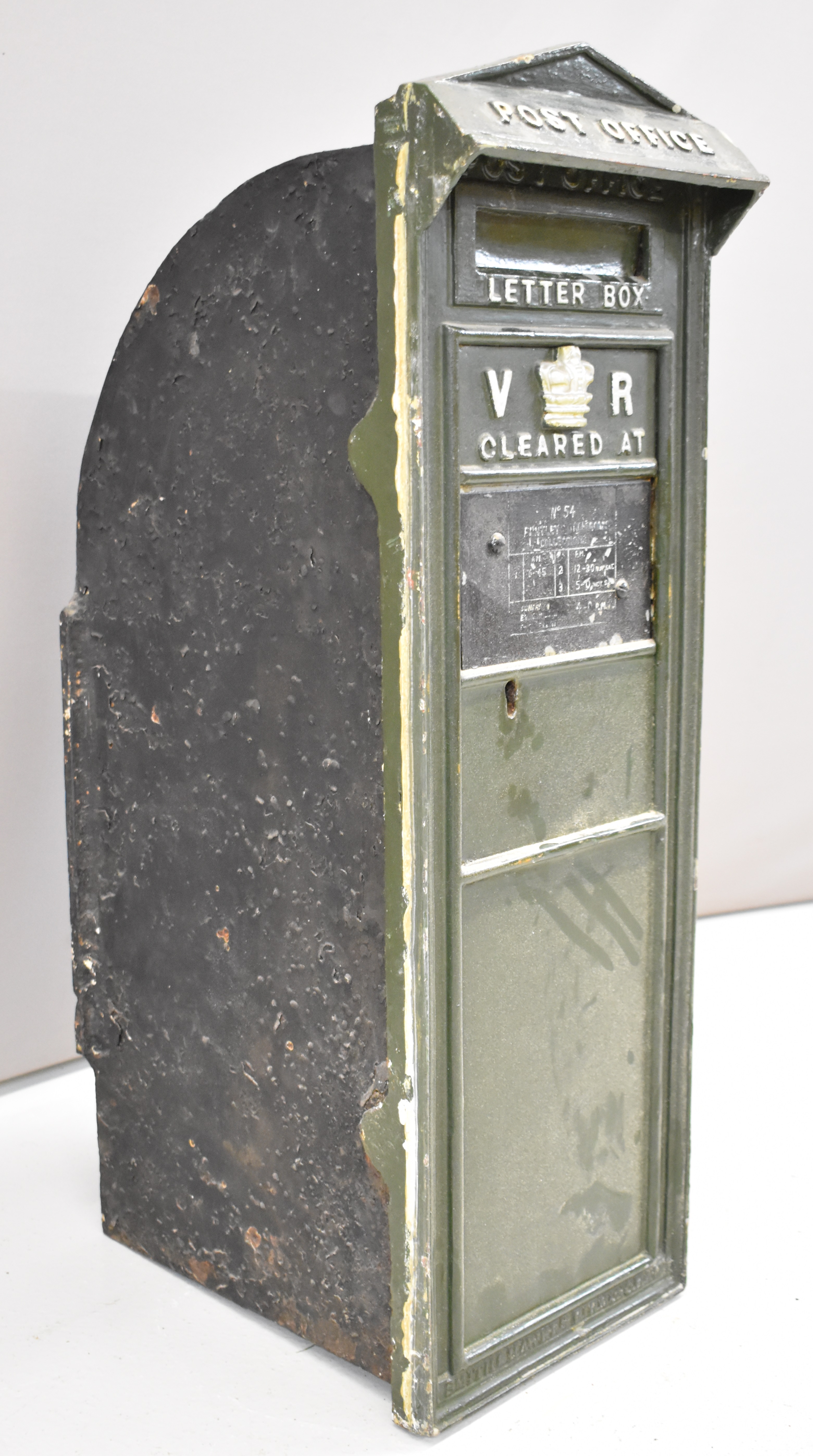 Victorian WB75 cast iron wall mounted letter box with VR cypher and crown to door, below a peaked - Image 2 of 7