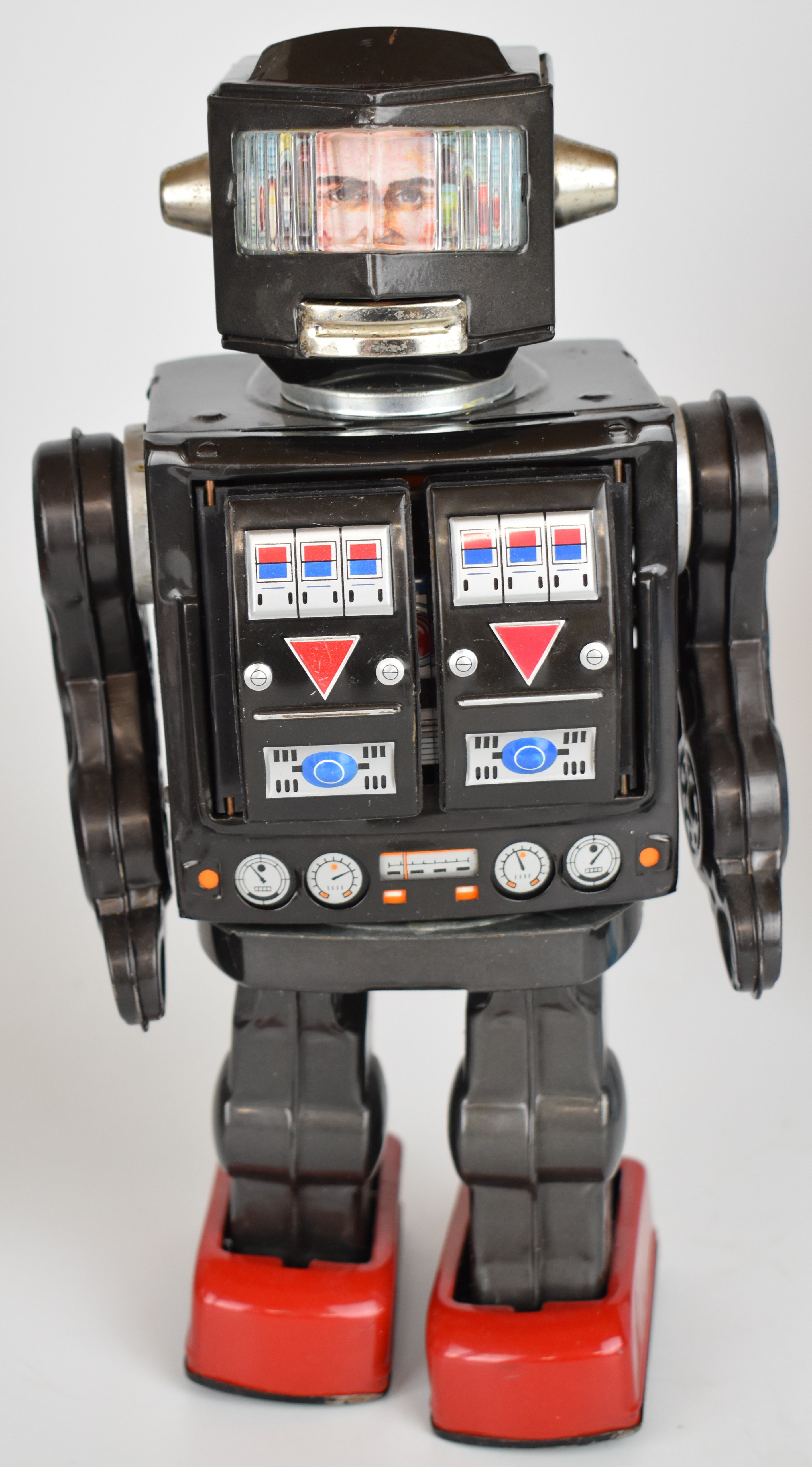 Two battery operated tinplate 'Super Moon Explorer' robots by HK Toys, height 30cm, in original - Image 4 of 9