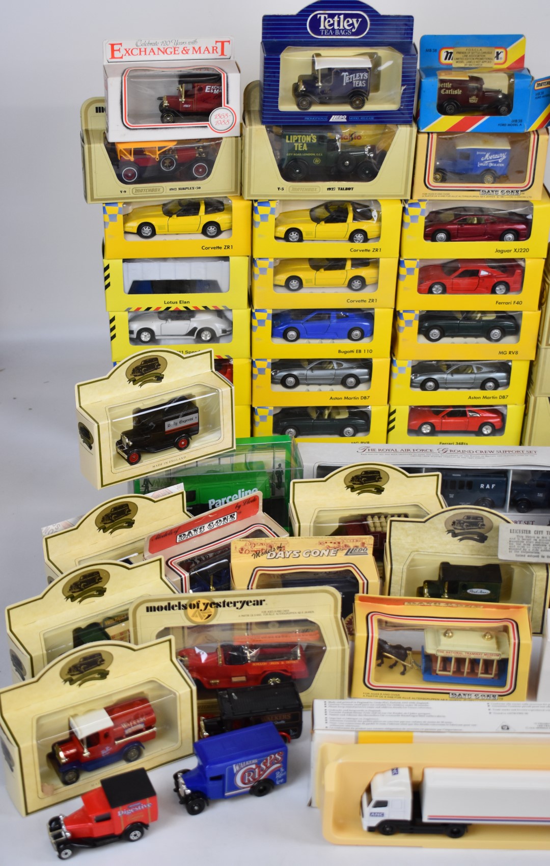 Over fifty diecast model cars to include Maisto, Models of Yesteryear and Days Gone, all in original - Bild 2 aus 4