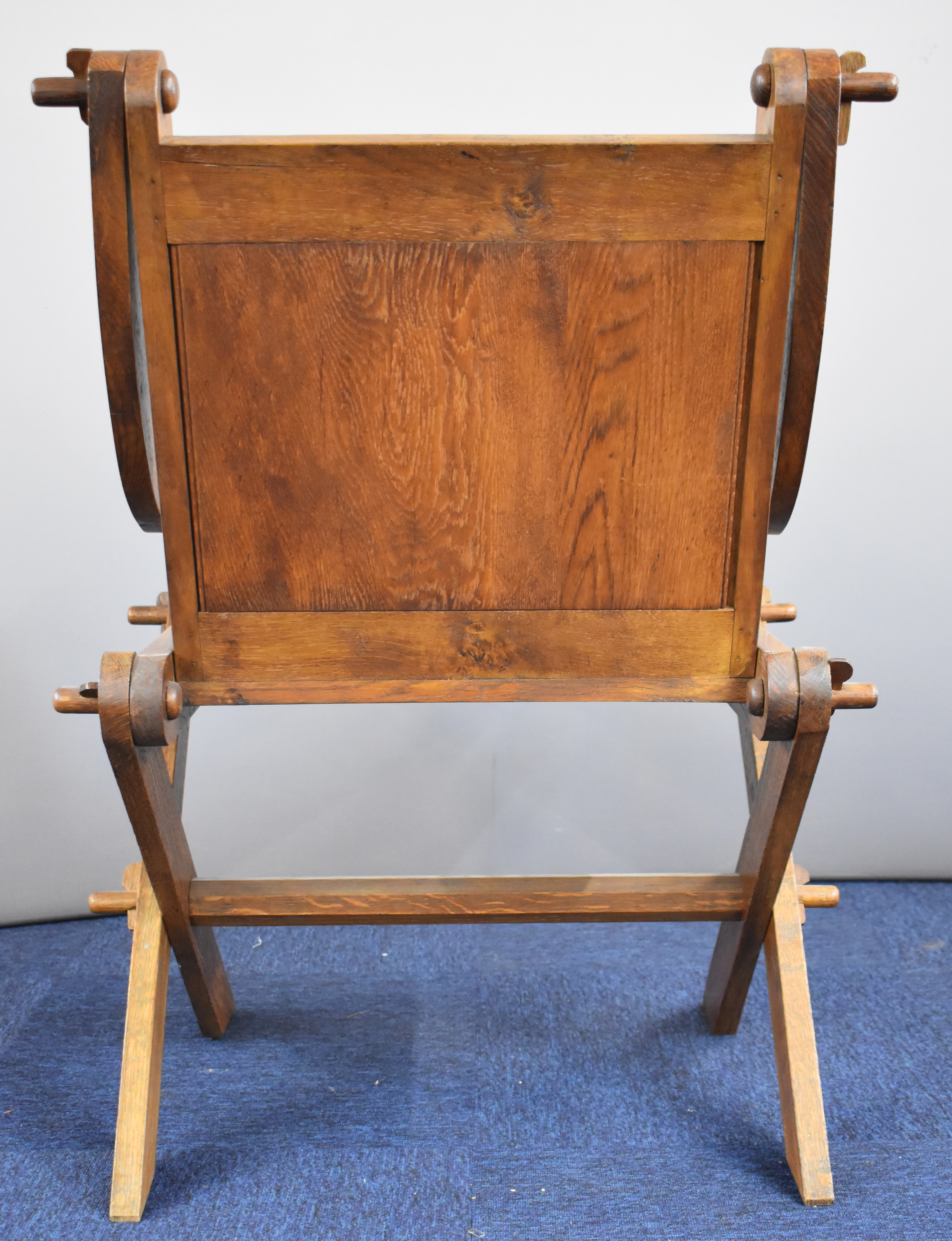 Pair early 20thC Gothic hall or similar chairs - Image 4 of 6