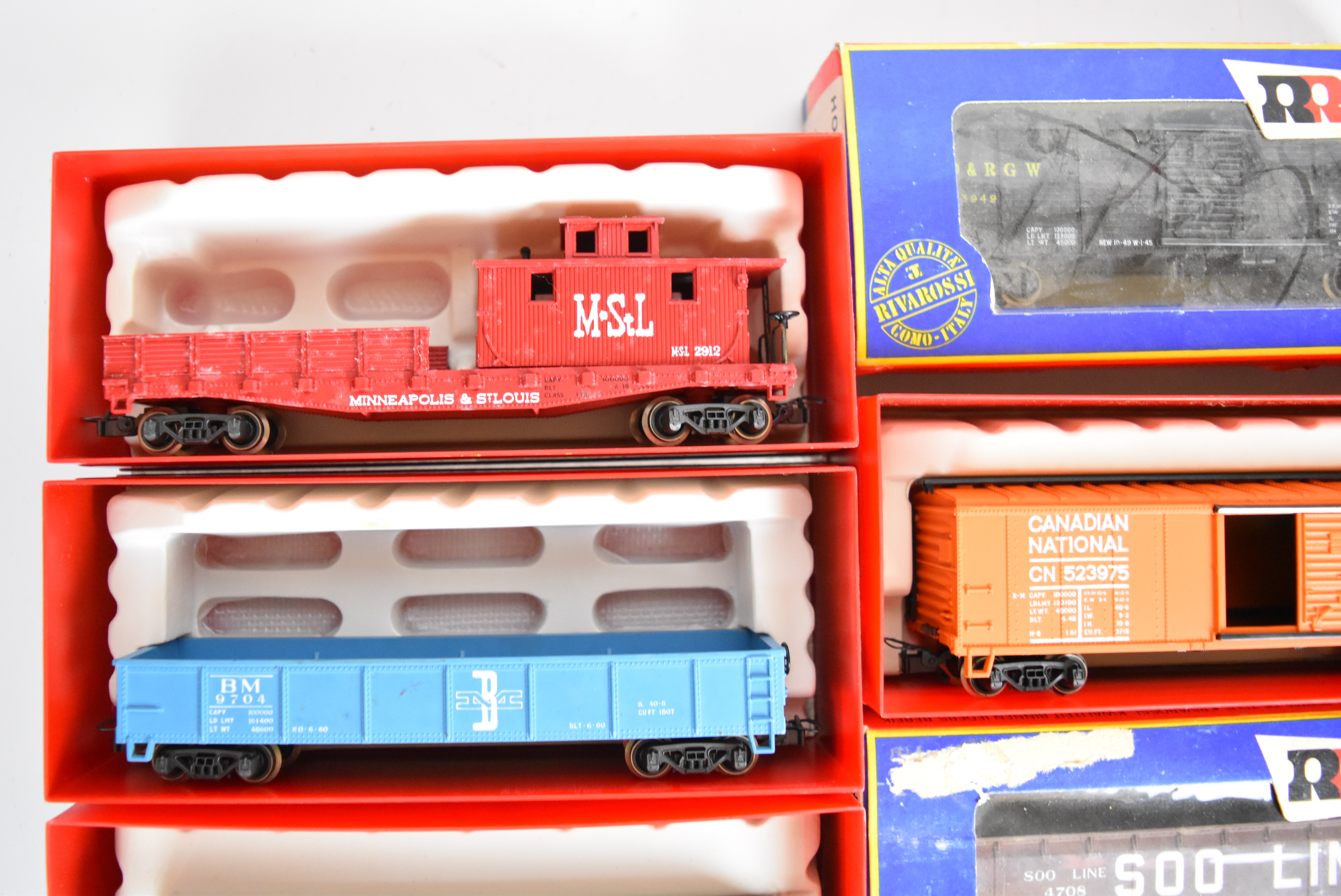 Thirteen Rivarossi H0 gauge American box cars and wagons to include Norfolk & Western, Soo Line, - Image 4 of 4