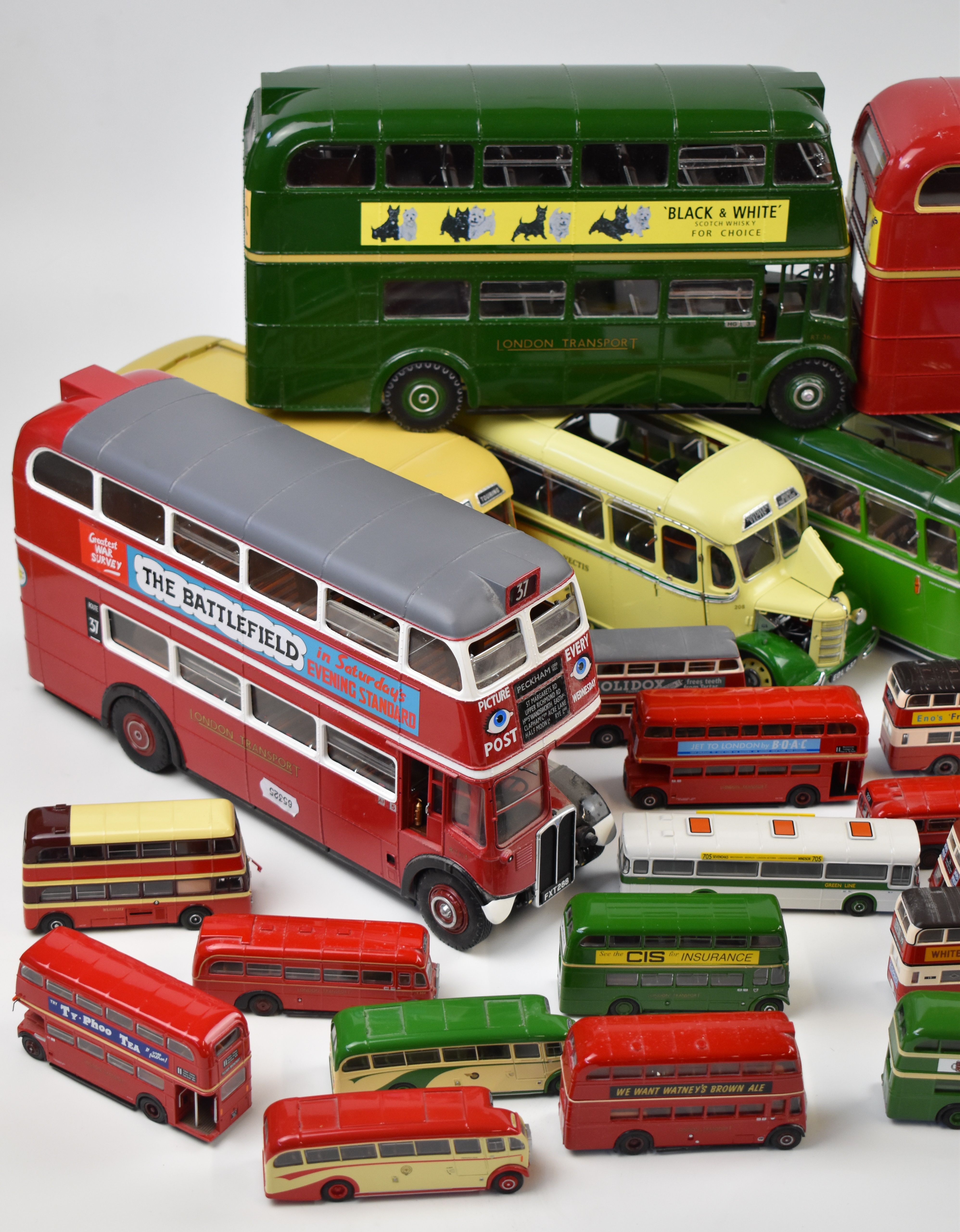 A collection of diecast model buses to include eight 1:24 scale Sun Star models. - Image 2 of 3
