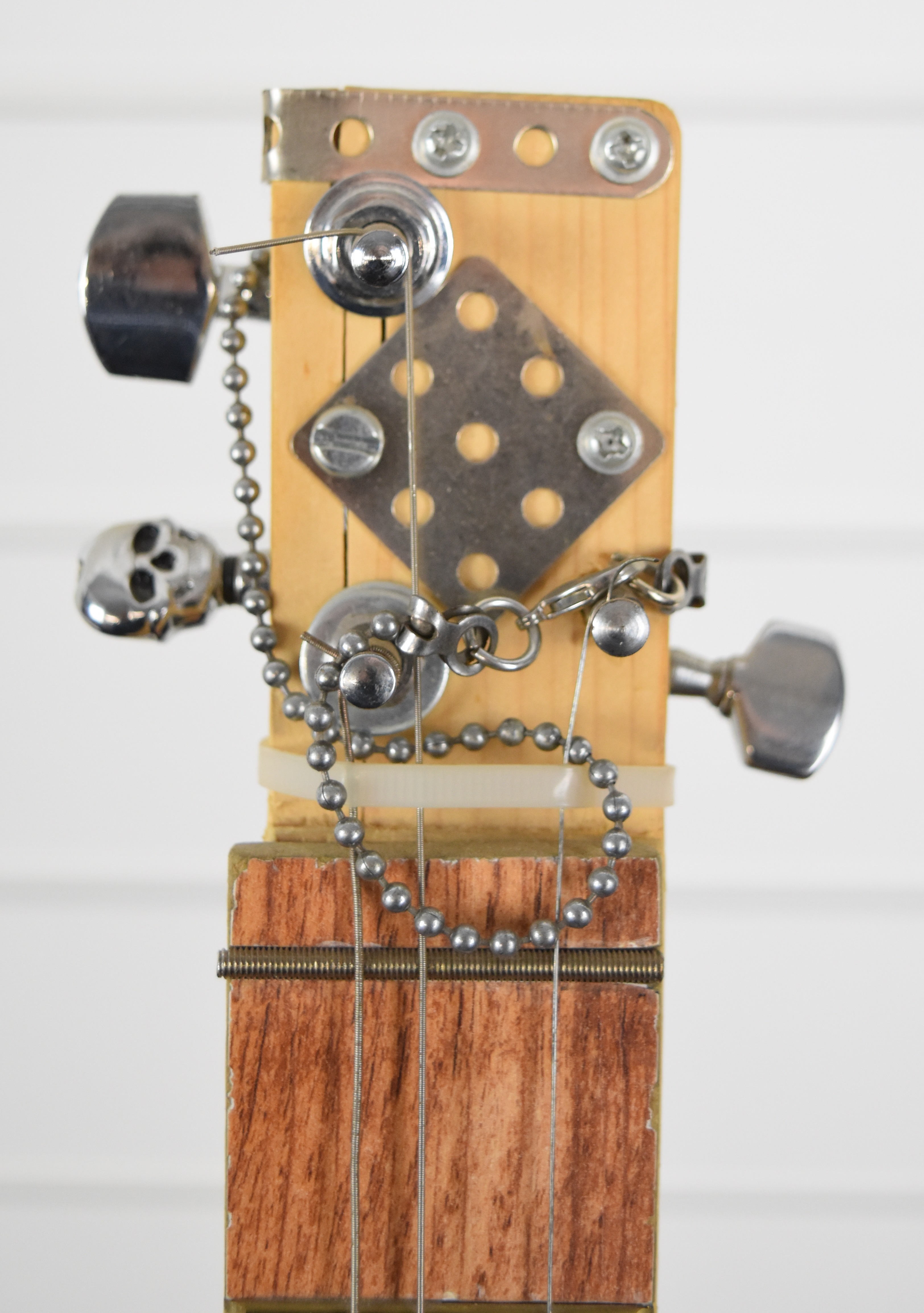 Novelty three string 'cigar box' style electric guitar, 17 frets, length 81cm. - Image 3 of 4