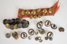 Georgian / Victorian hunt and military buttons including set of Savernake Forest portrait buttons