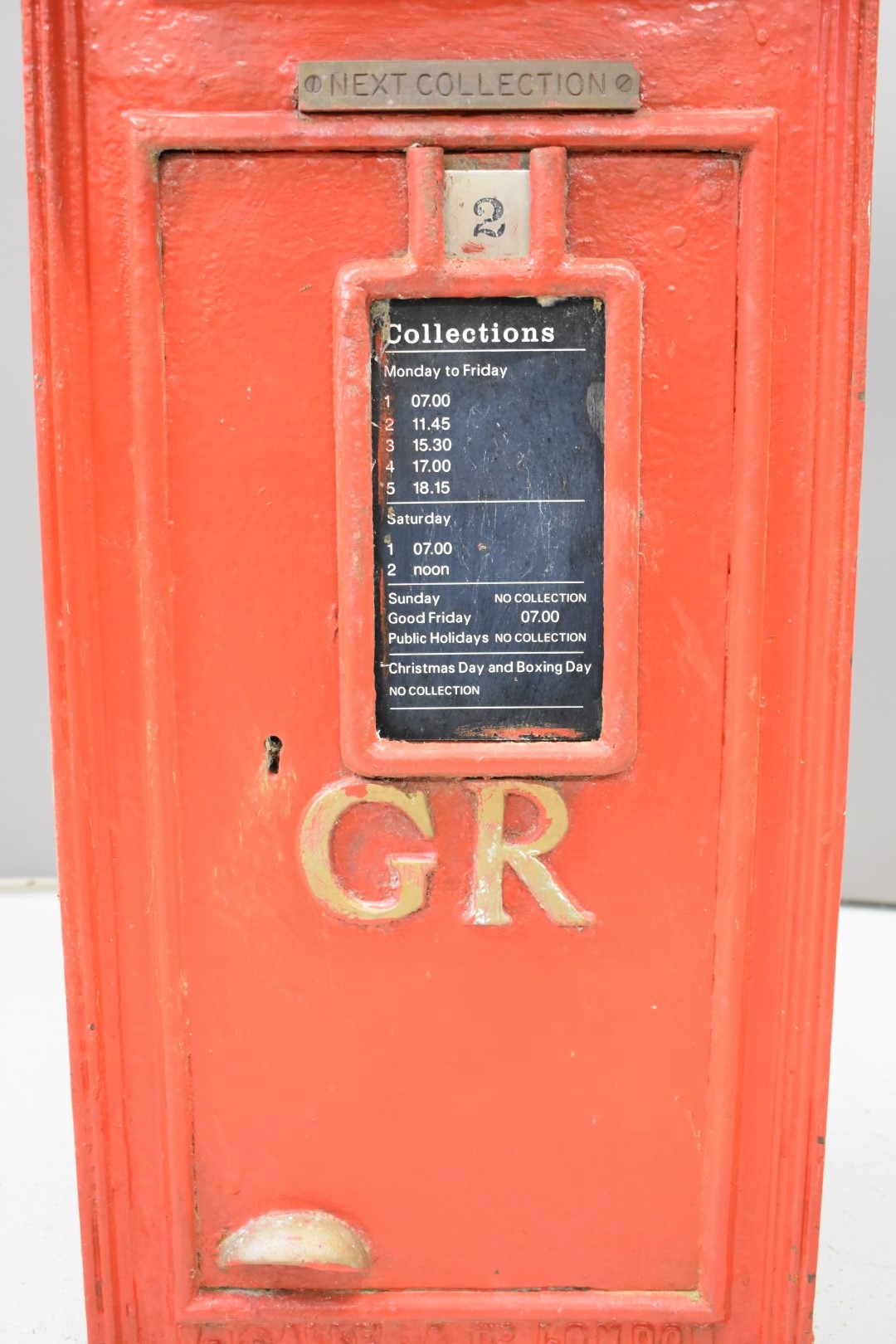 George V or VI cast iron Post Office wall mounted post box with crown to top, GR to false front door - Image 5 of 8