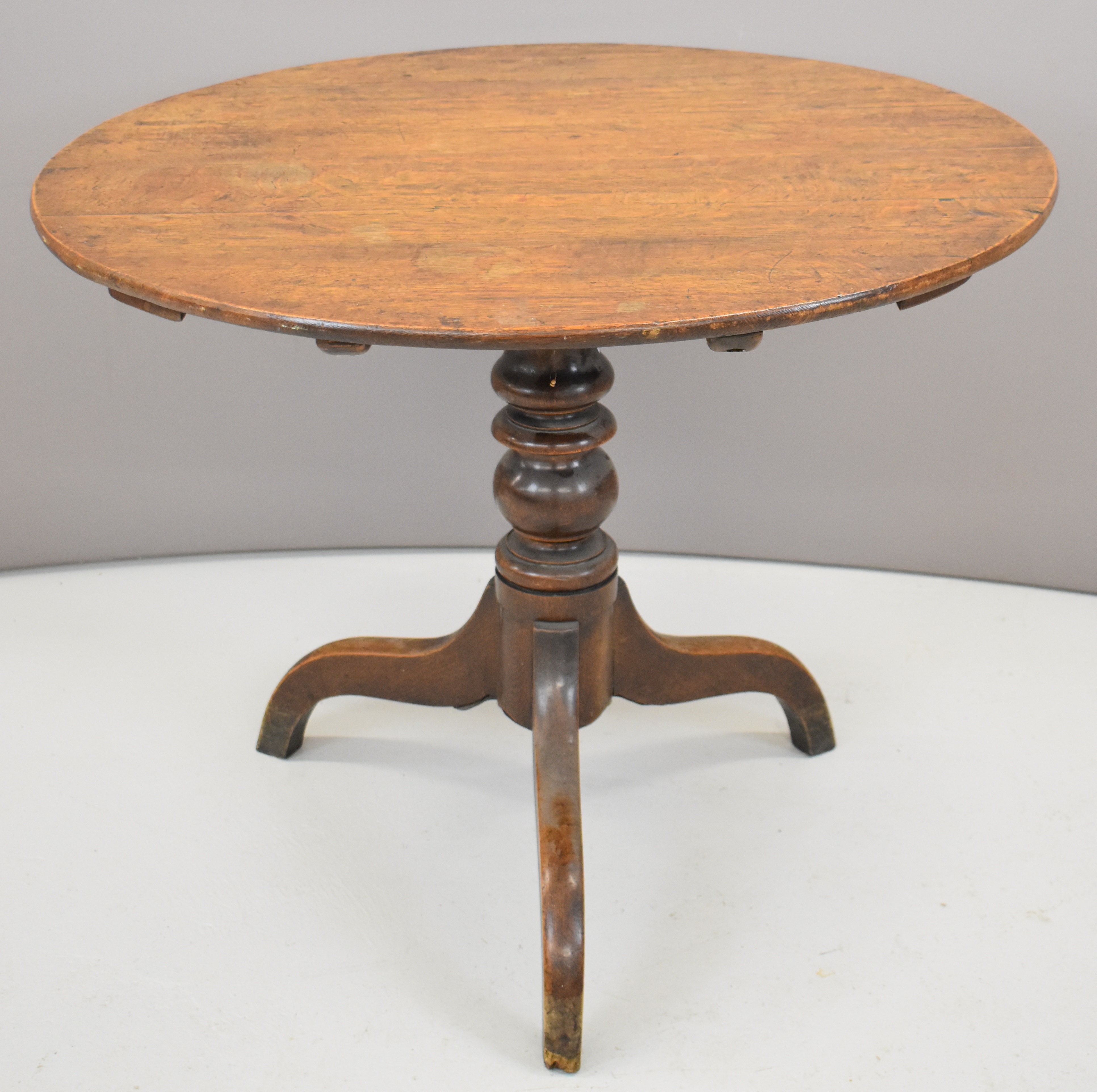 19thC oak circular tilt top table, height 73 x diameter 87cm - Image 2 of 3