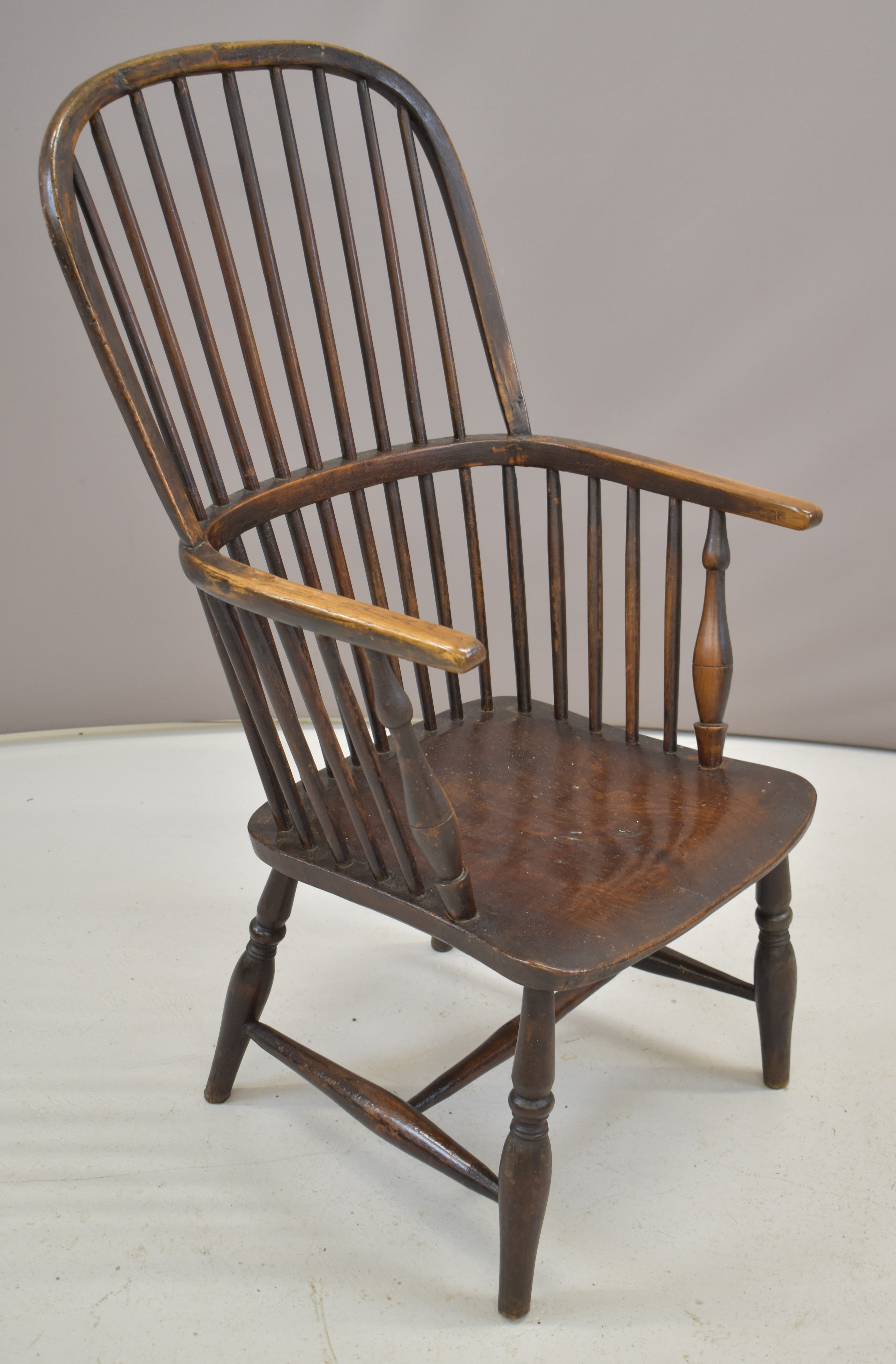 19thC elm seated Windsor armchair with hooped and spindle back - Image 3 of 5