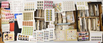 World thematic mint stamp collection relating mostly to flowers including mint blocks, minisheets