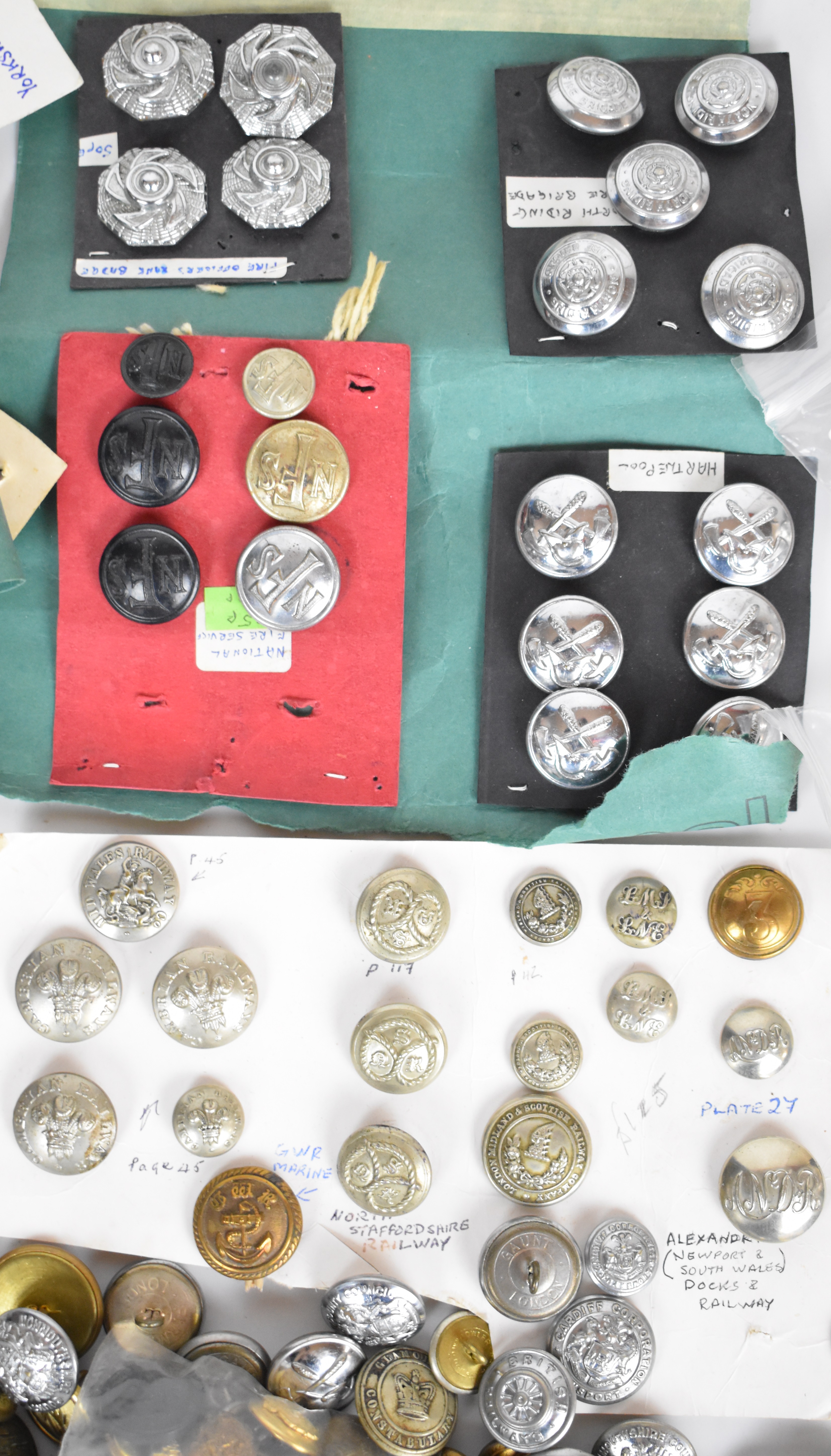 Large collection of buttons including St Johns' Ambulance, Merchants Navy, Police & Fire Brigades, - Image 3 of 6