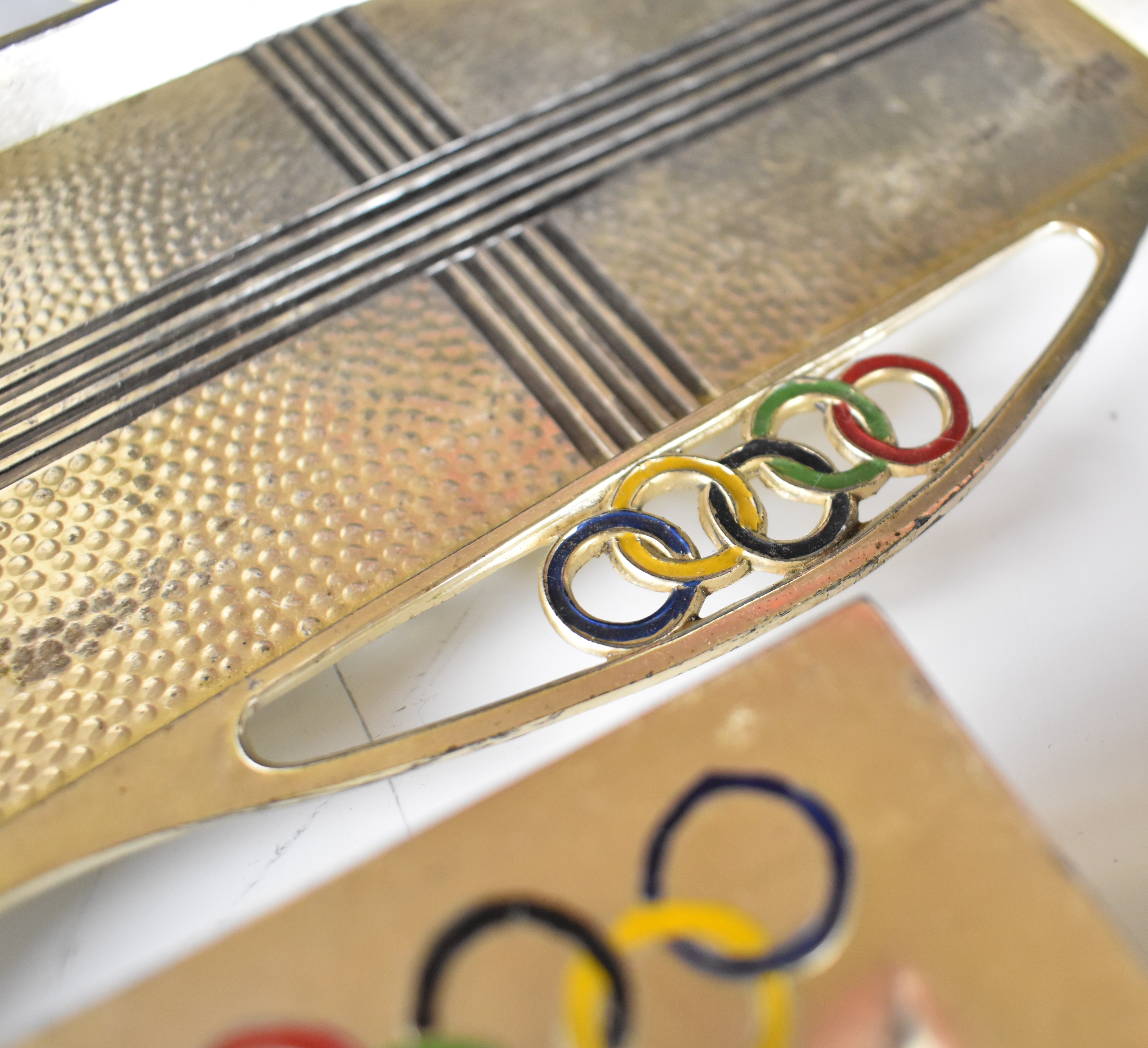 Olympics interest cased silver plated four piece desk set, each piece decorated with the Olympic - Image 4 of 4