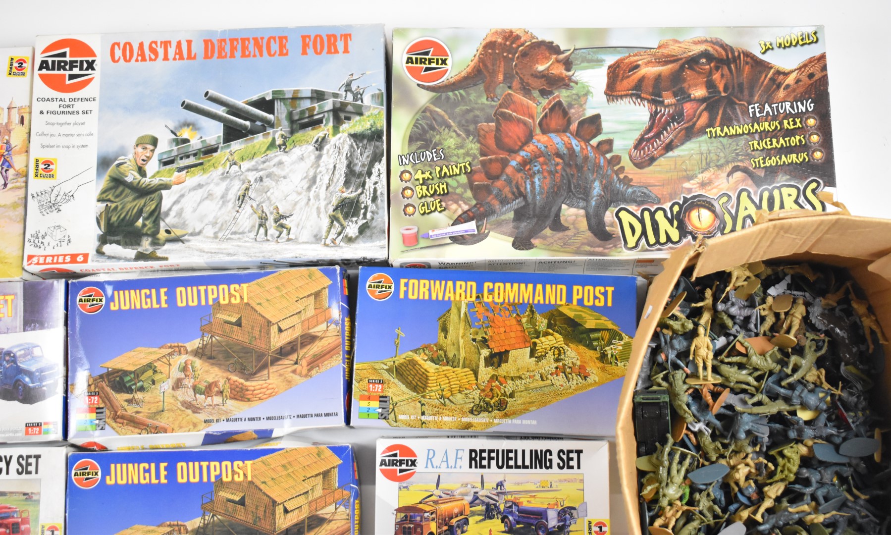 Fifteen Airfix 1:72 scale plastic model kits to include Jungle Outpost 03382, Costal Defence Fort - Image 4 of 10