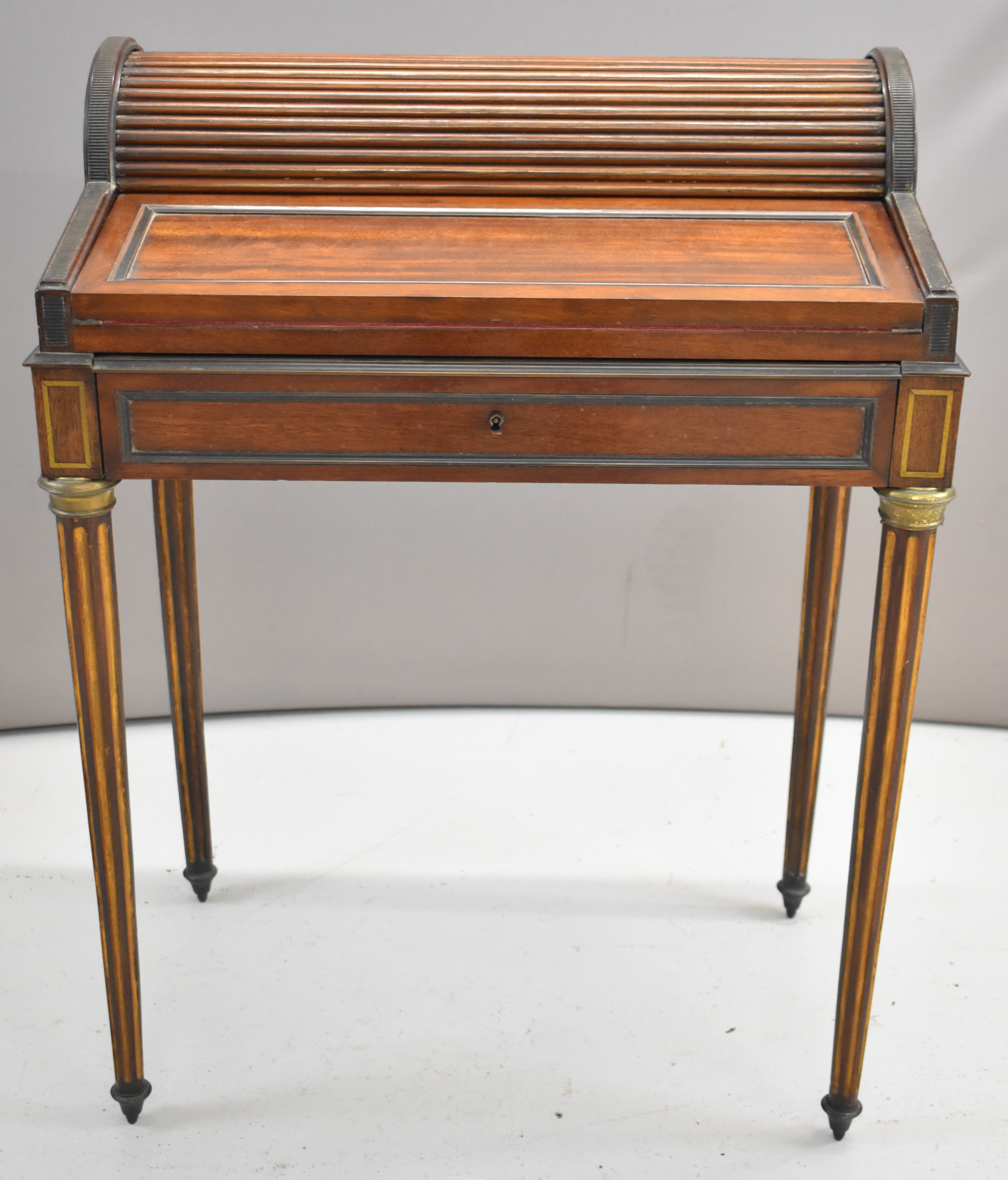 19th or early 20thC writing desk, the opening of the drawer causing the domed tambour top to