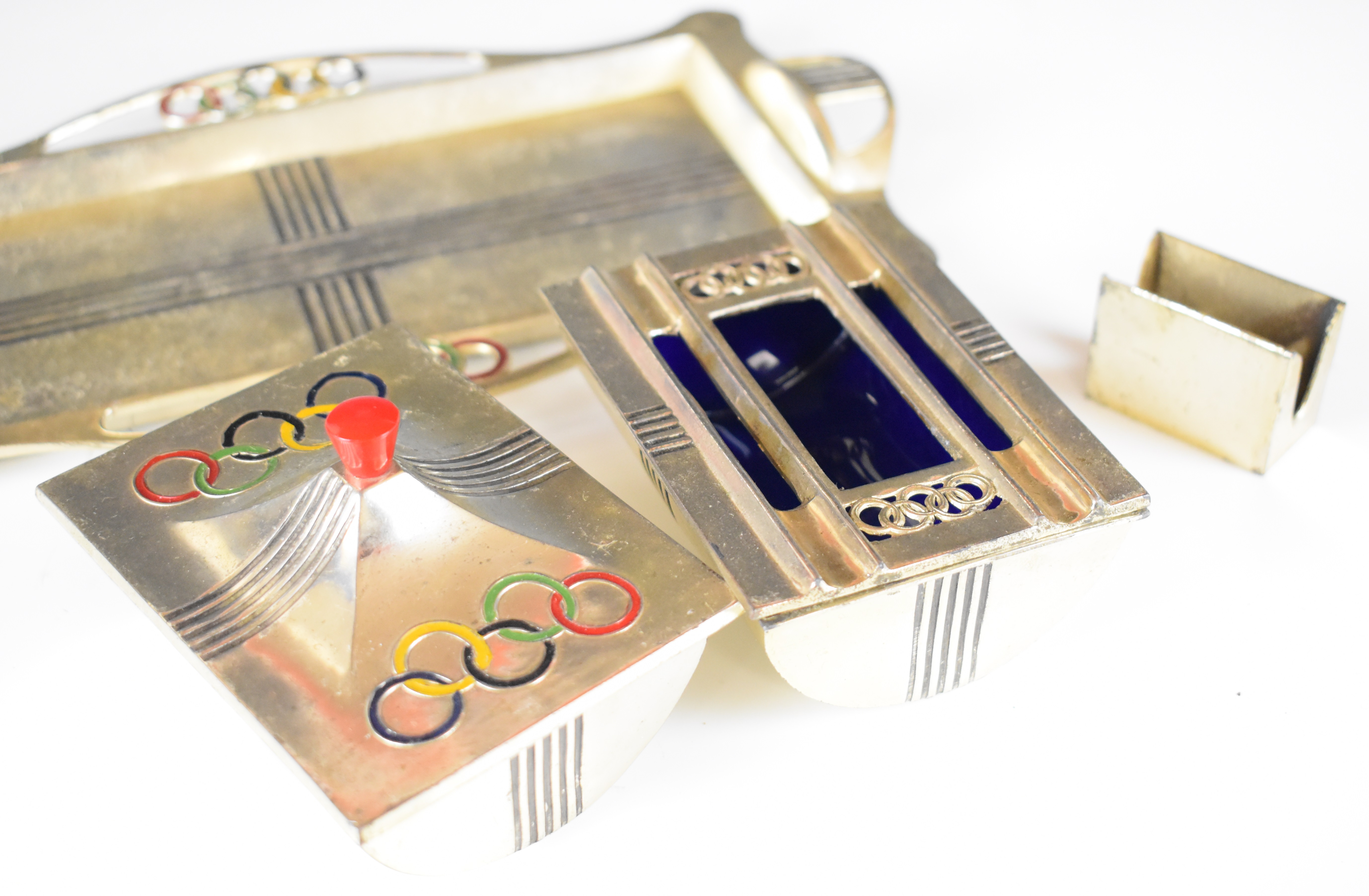 Olympics interest cased silver plated four piece desk set, each piece decorated with the Olympic - Image 2 of 4