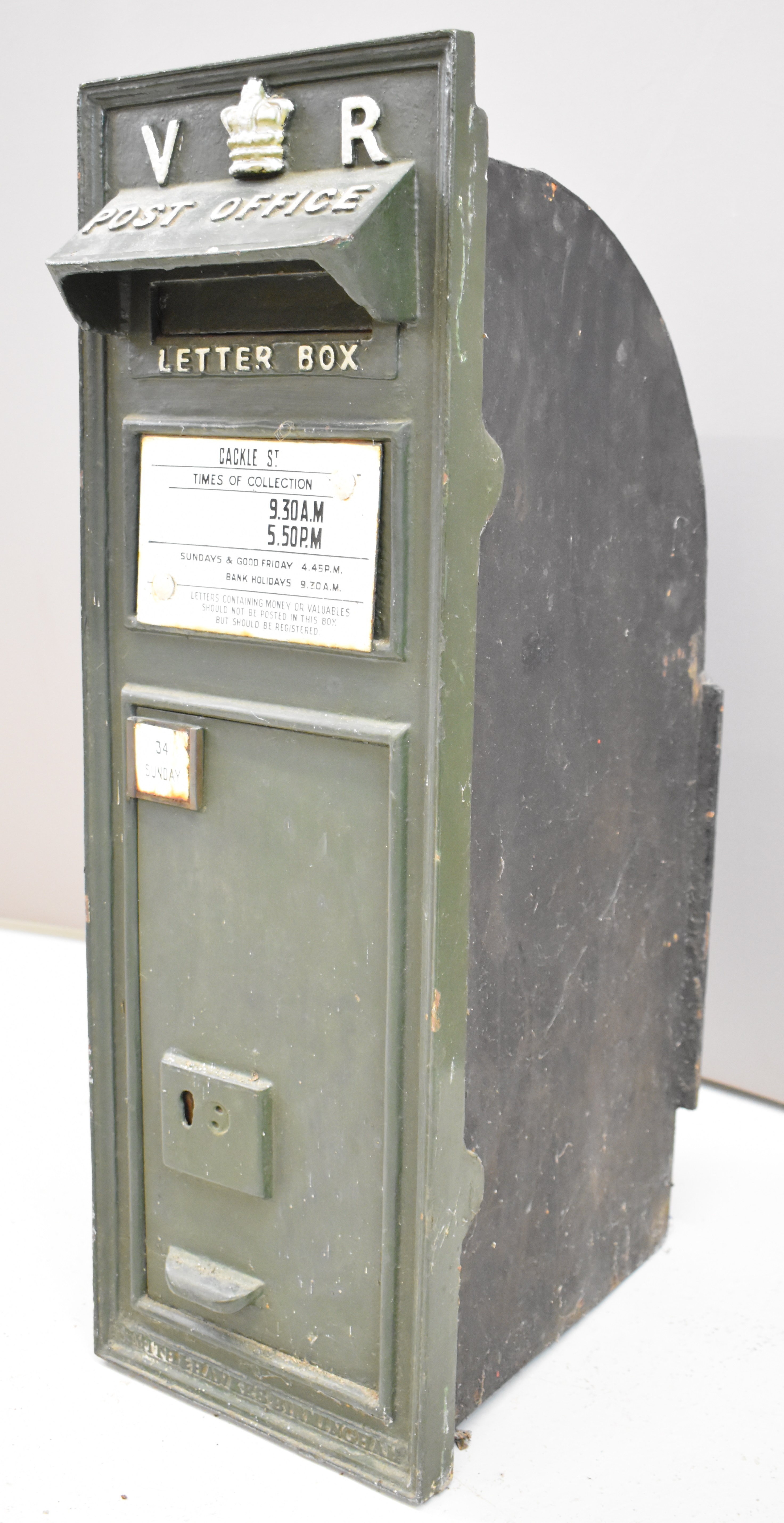 Victorian cast iron wall mounted letter box with VR cypher and crown to top, marked below the door - Image 3 of 8