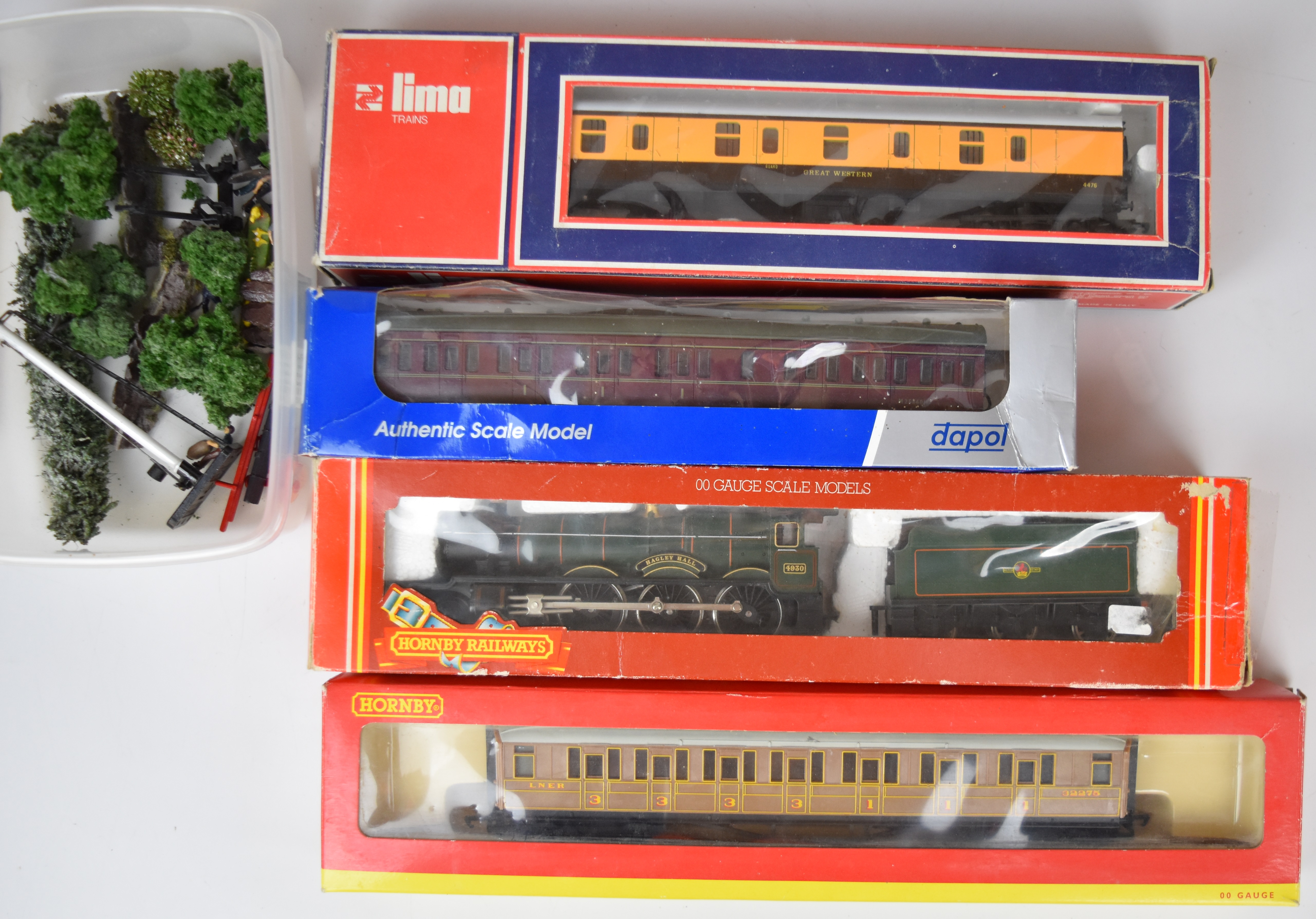 A collection of 00 gauge model railway to include Mainline and Hornby locomotives, passenger - Image 2 of 6