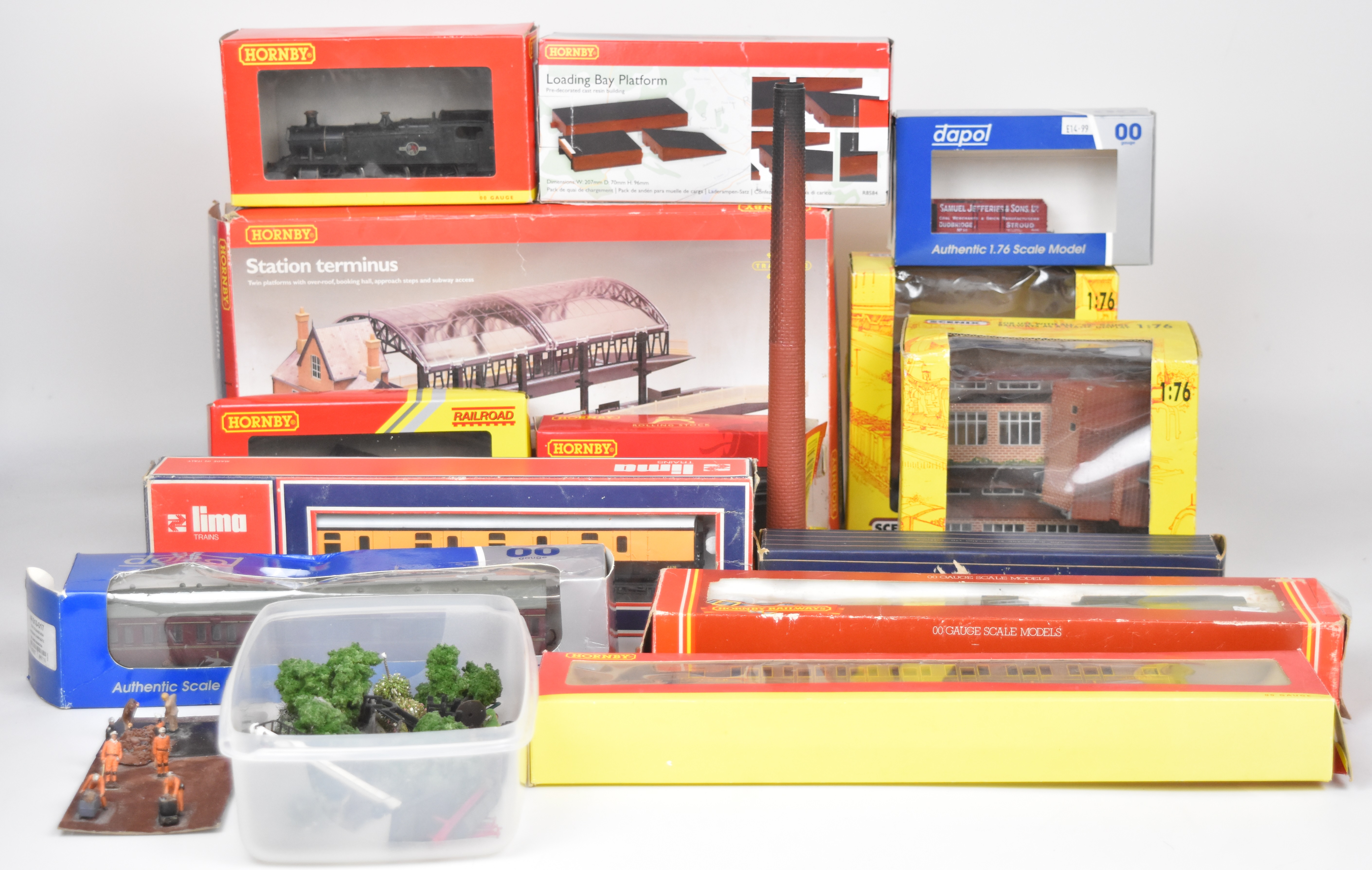 A collection of 00 gauge model railway to include Mainline and Hornby locomotives, passenger