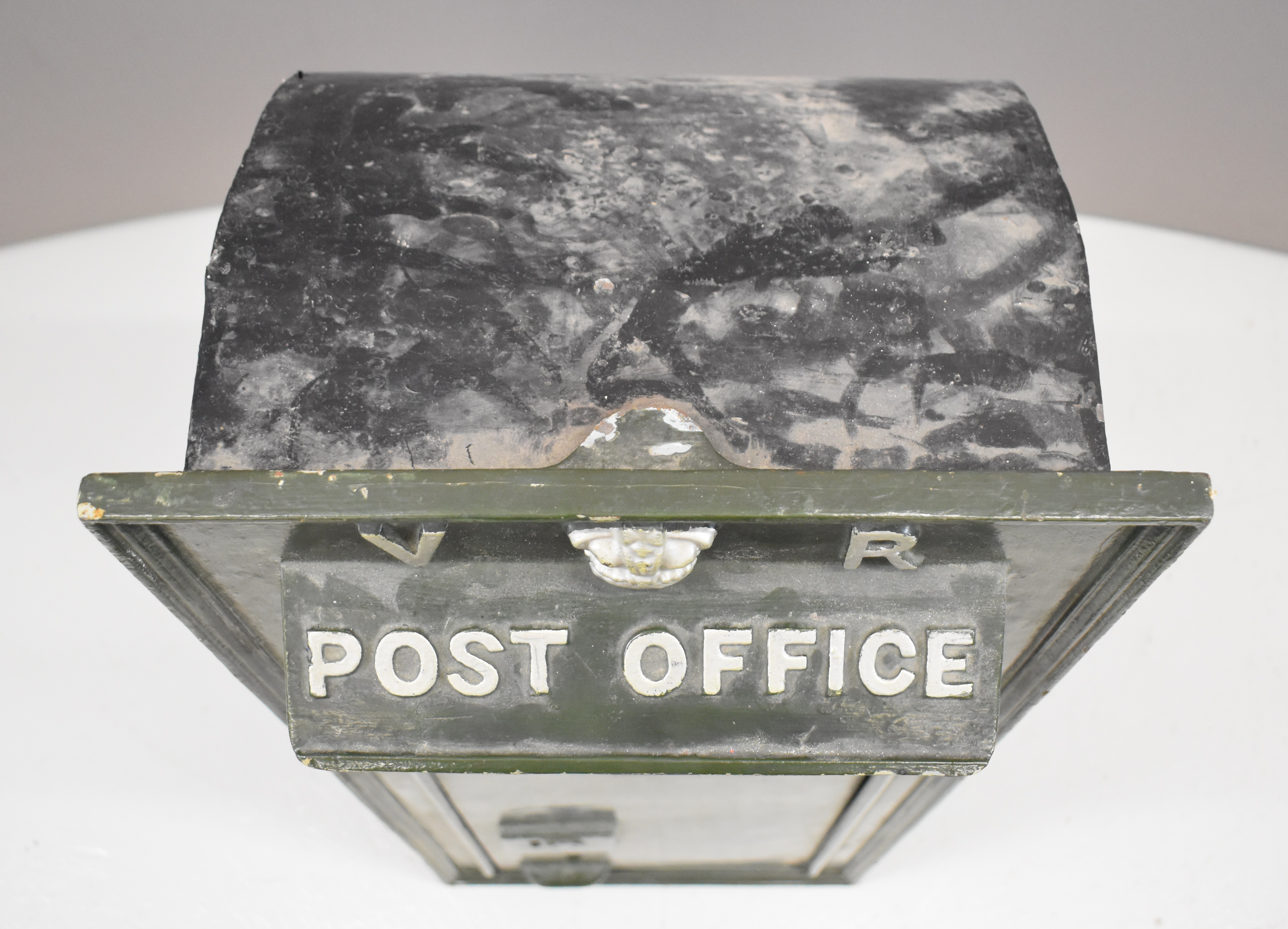 Victorian cast iron wall mounted letter box with VR cypher and crown to top, set with an enamel - Image 7 of 8