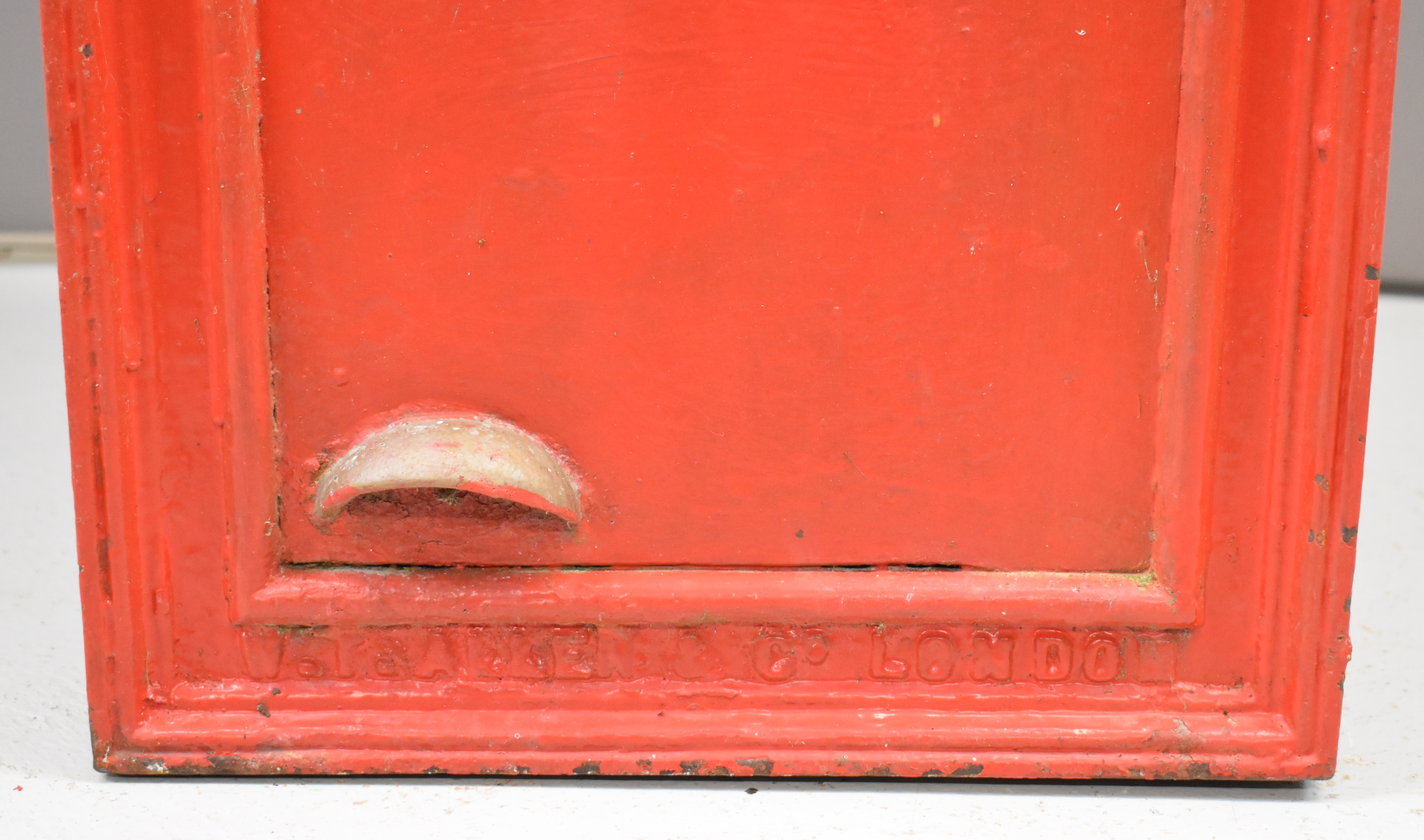 George V or VI cast iron Post Office wall mounted post box with crown to top, GR to false front door - Image 6 of 8