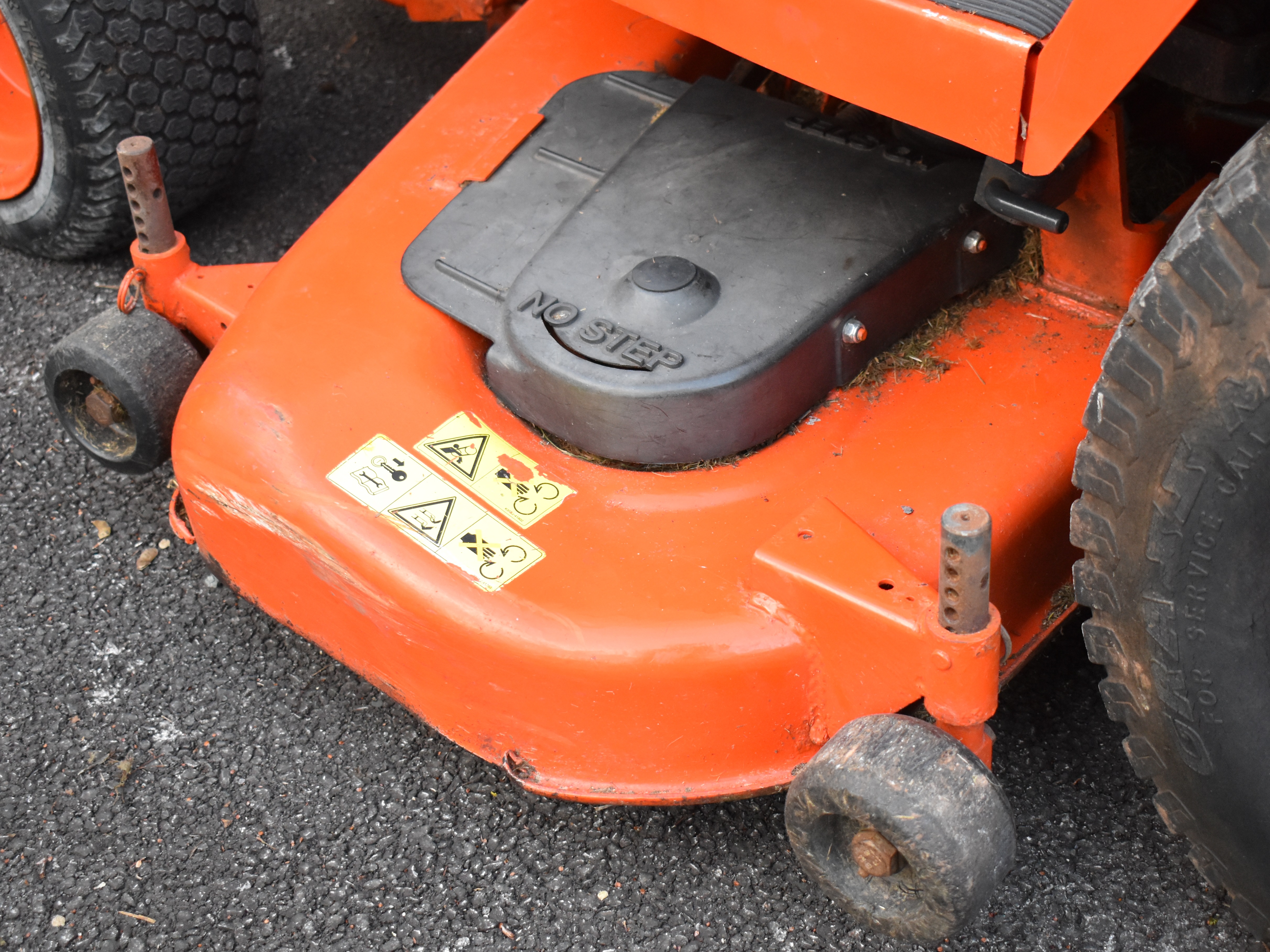 Kubota BX2350 mini tractor mower with three point linkage, power take off (PTO), hydraulics, - Image 4 of 17