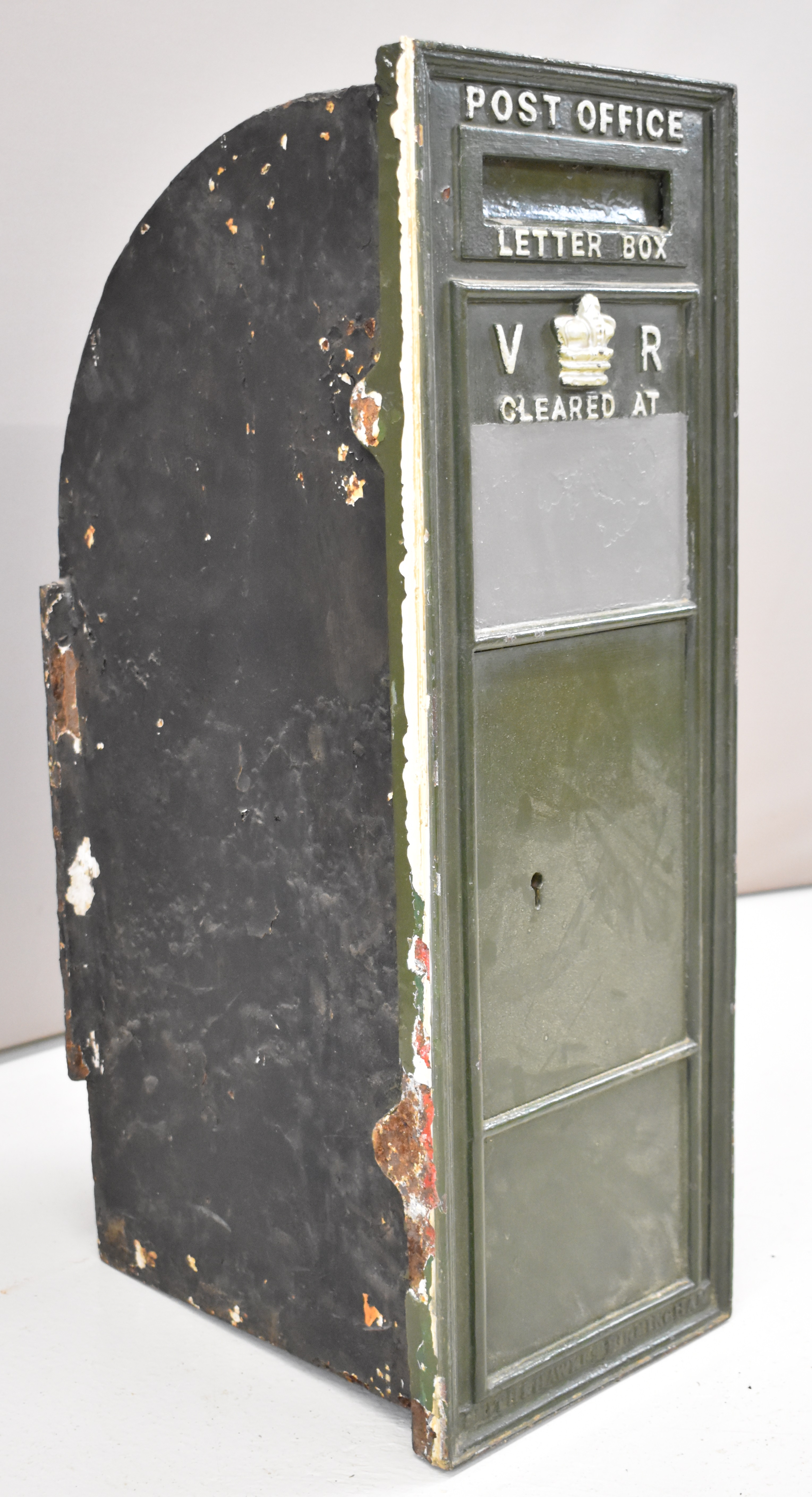 Victorian WB72 cast iron wall mounted letter box with VR cypher and crown to door, without hood - Image 2 of 6