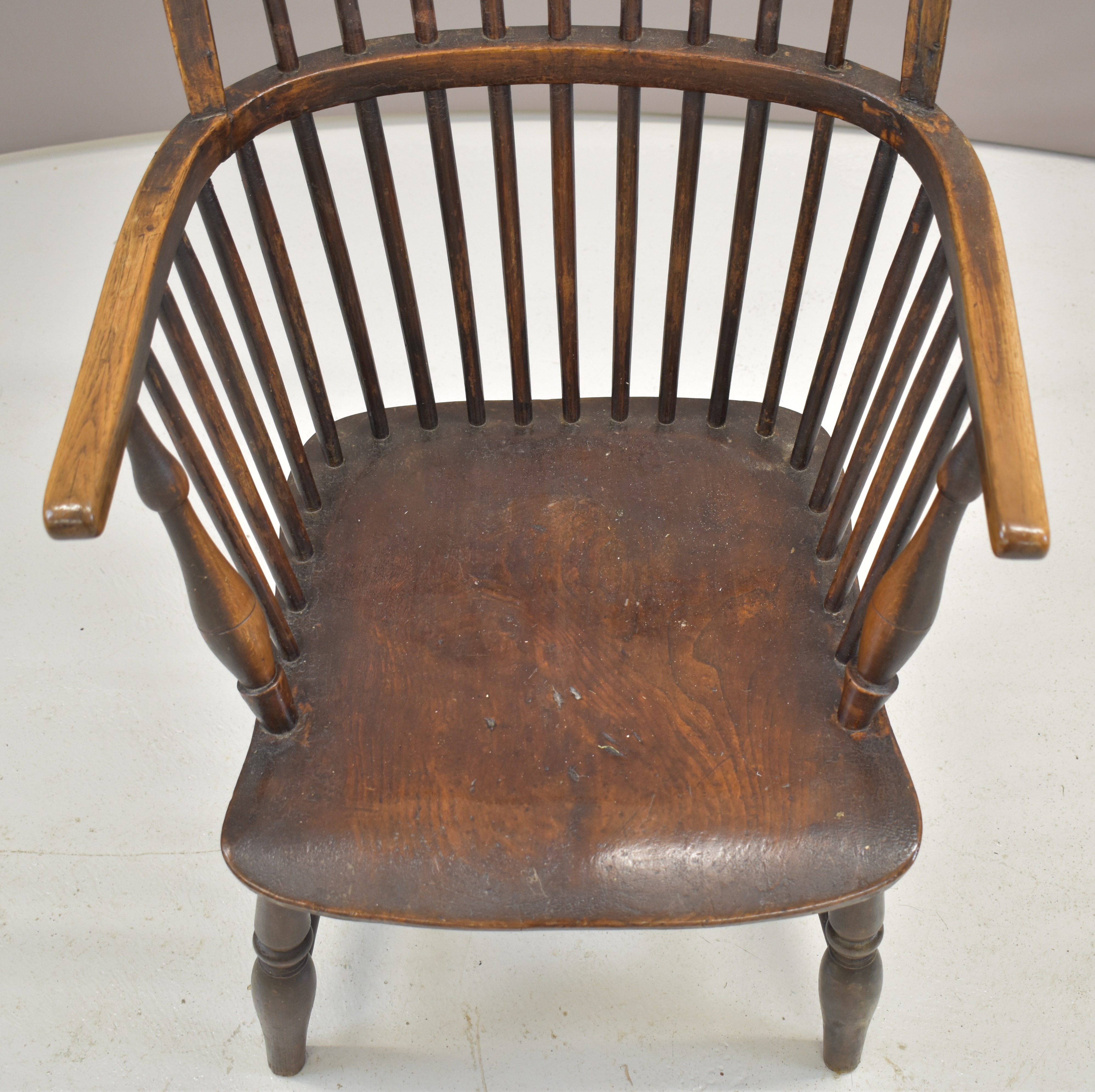 19thC elm seated Windsor armchair with hooped and spindle back - Image 5 of 5