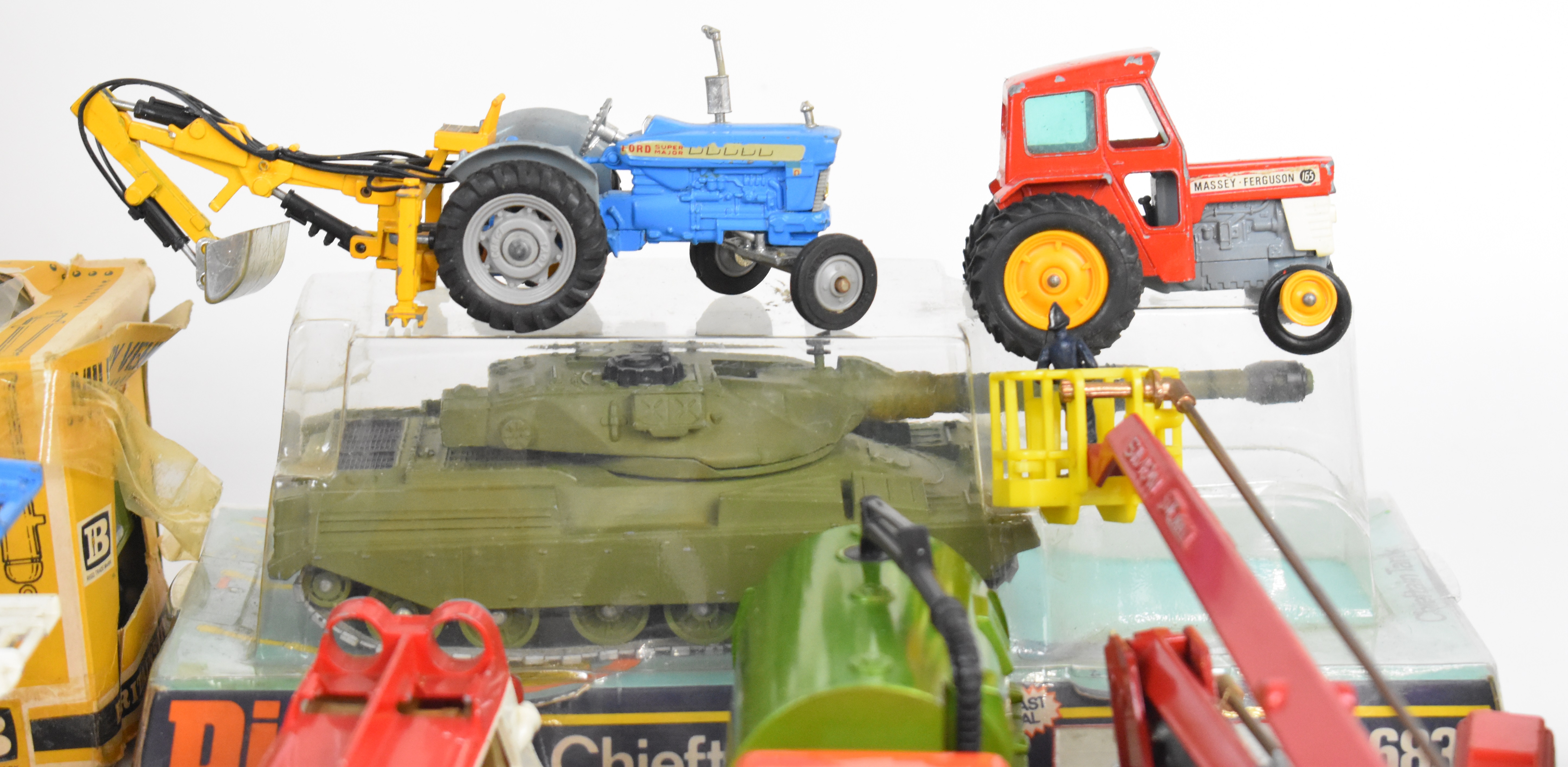 A collection of Corgi, Dinky and Matchbox diecast model cars to include Chieftain Tank, Sea King - Image 4 of 9