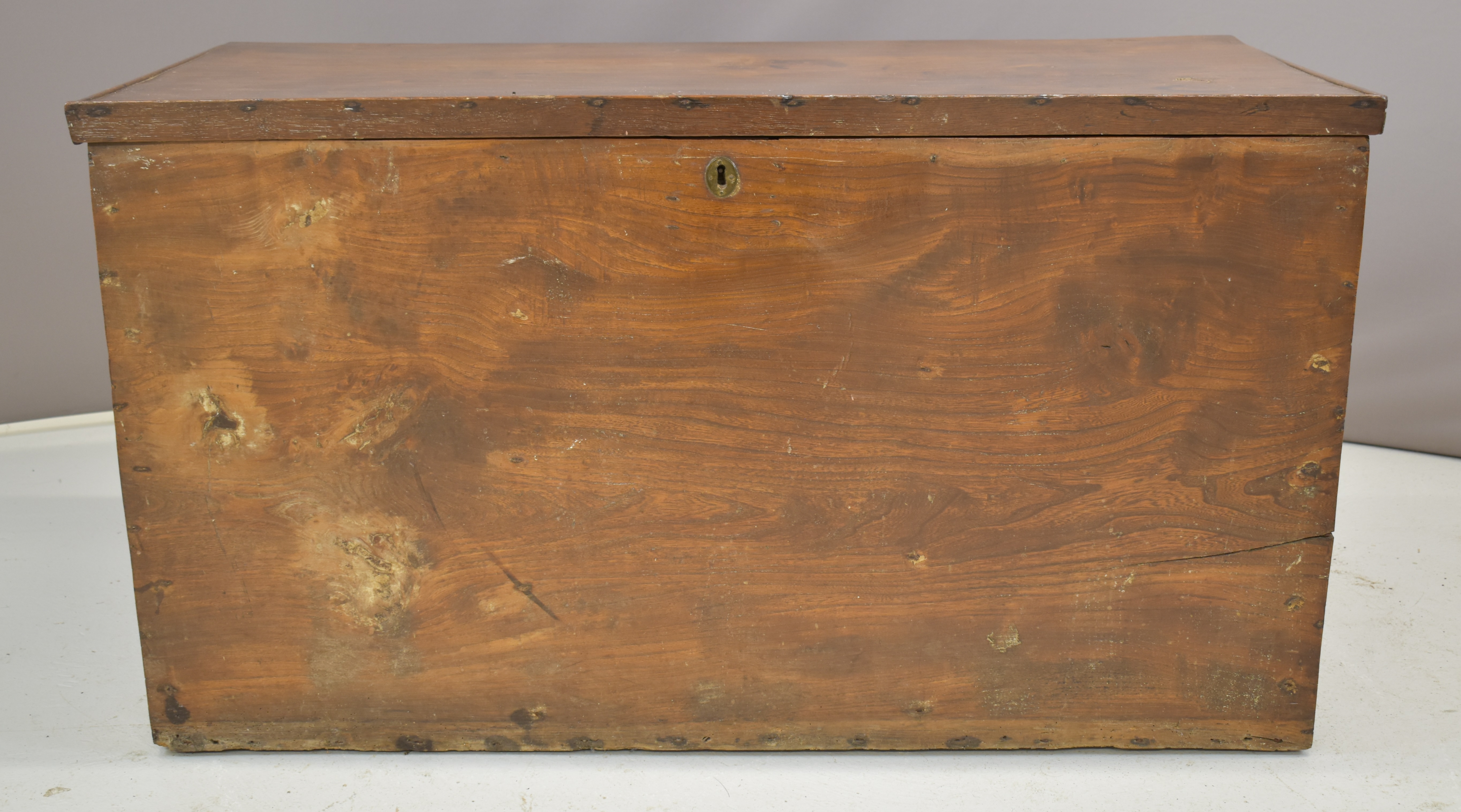 18th / 19thC elm trunk made with single planks, W121 x D55 x H67.5cm