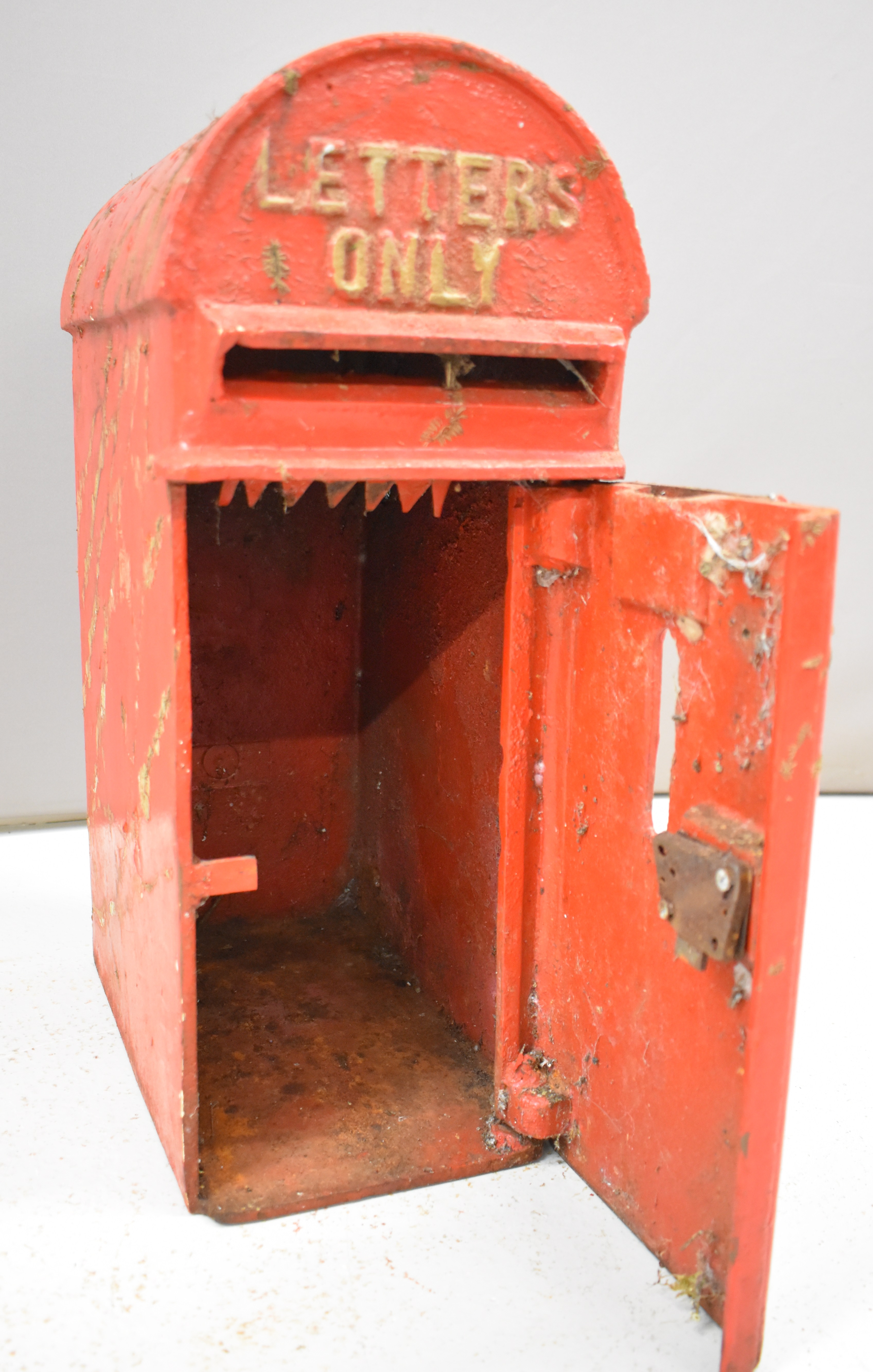 Edward VII style cast iron lamp post mounted letter box with ER VII cypher to lower portion of door, - Image 7 of 9