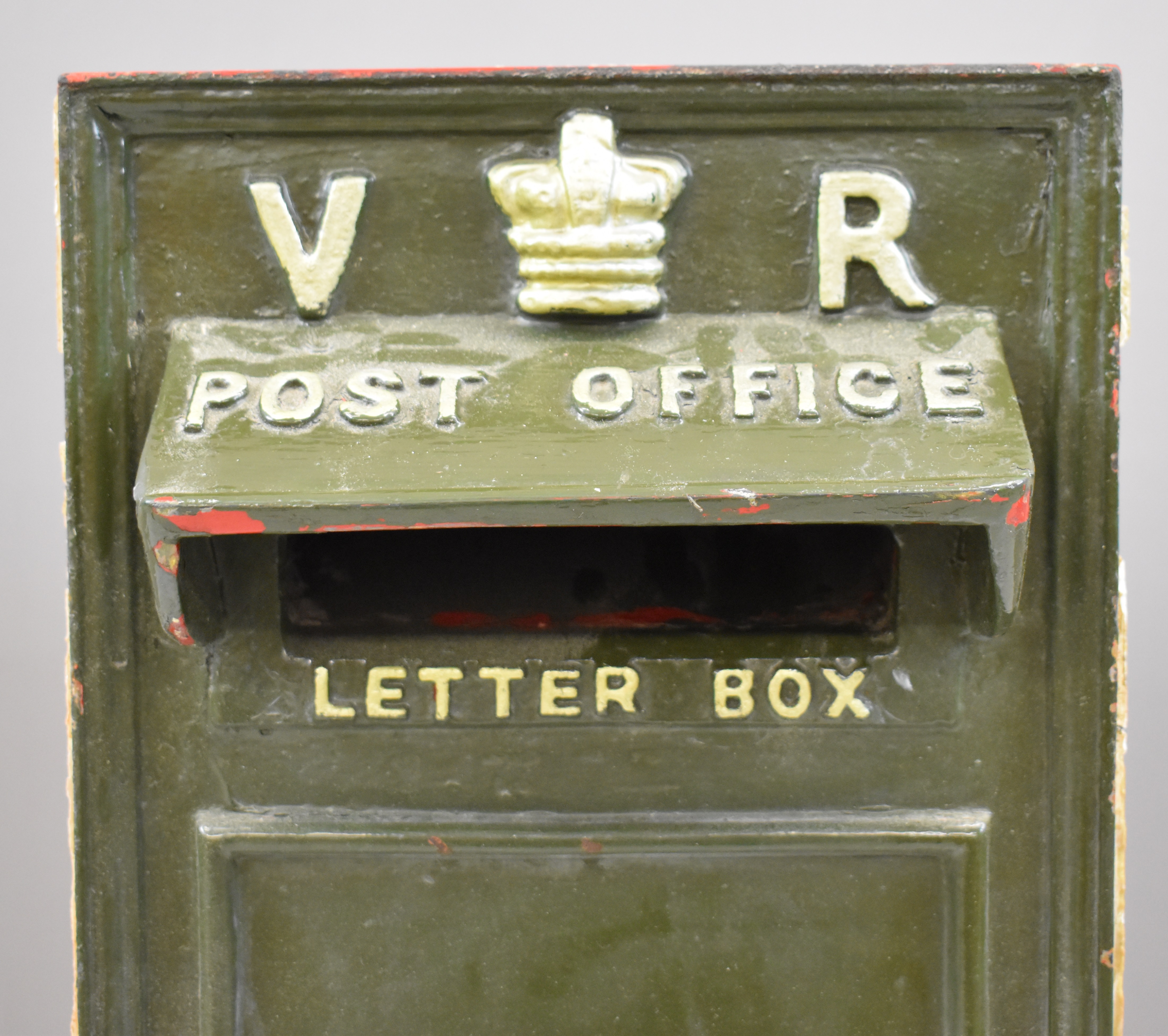 Victorian cast iron wall mounted letter box with VR cypher and crown to top, the door having - Image 4 of 8