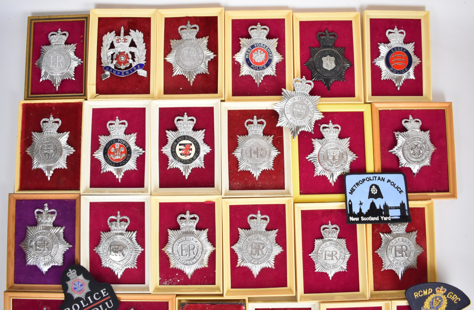 Approximately 250 Police badges, helmet plates and cloth insignia including Royal Ulster - Image 2 of 8