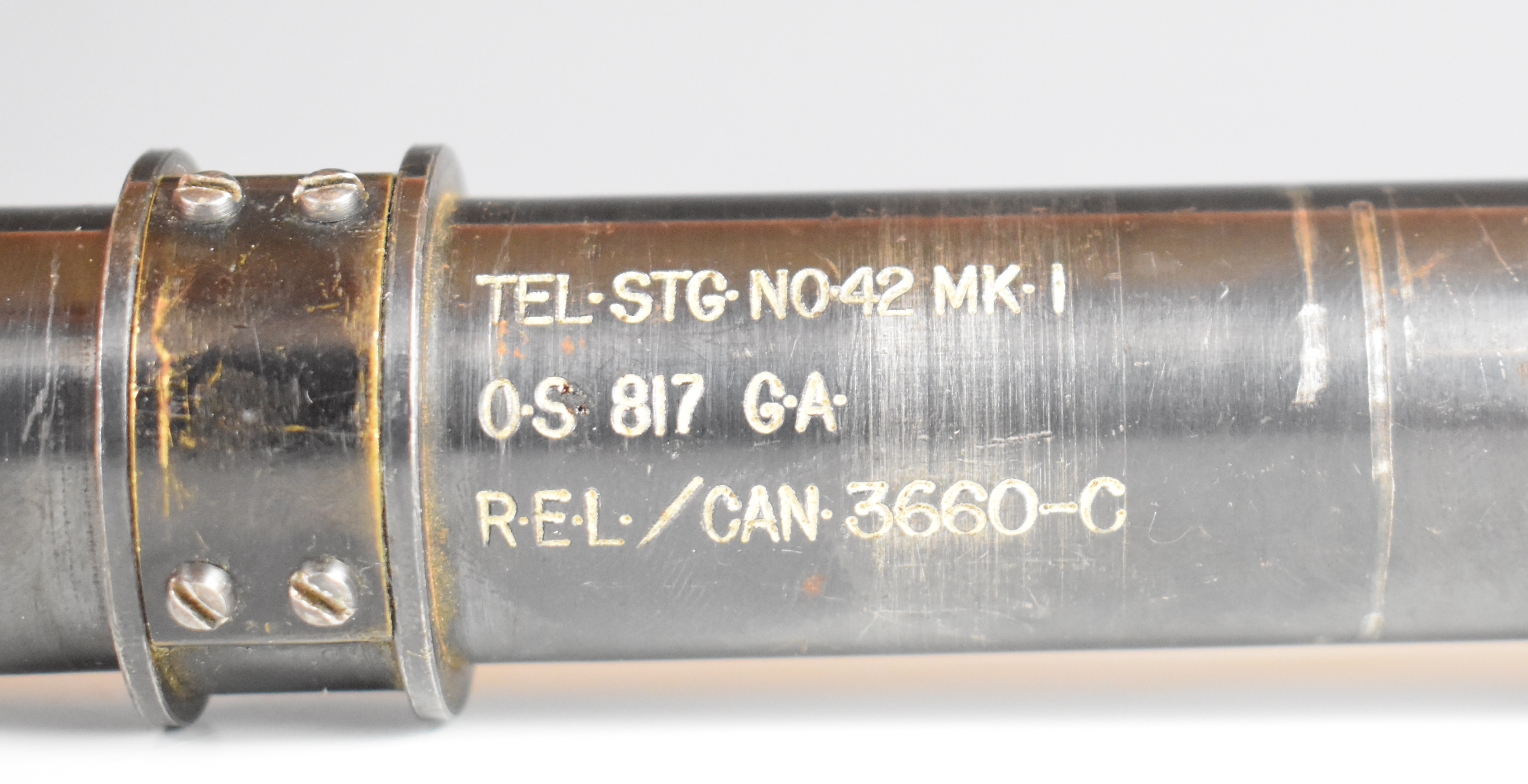 WWII No. 42 Mk I scope stamped 'Tel Stg No 42 MK.I OS 817 GA REL/CAN 3660-C', 28.5cm long. - Image 4 of 5