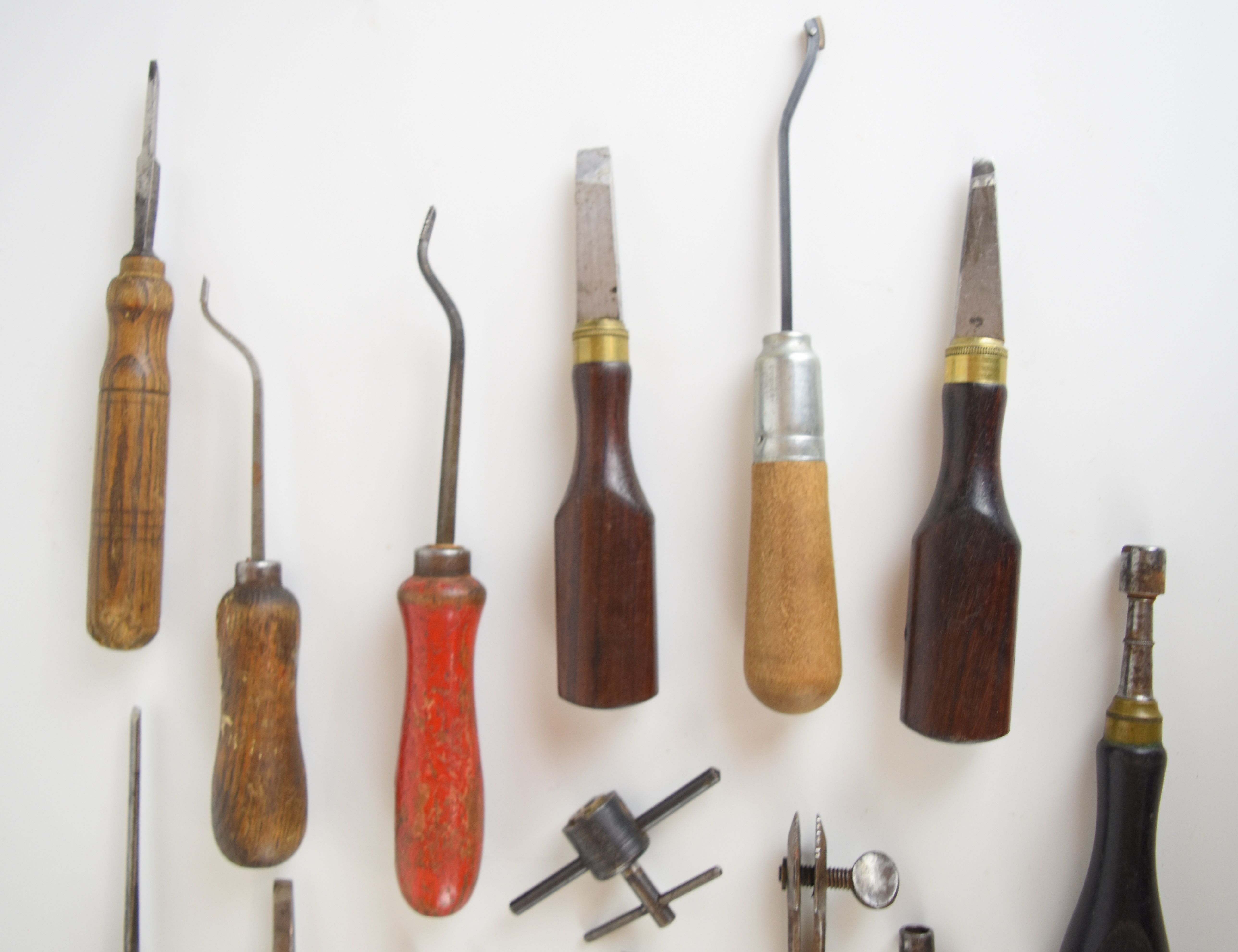 Fourteen vintage gun or gunsmith tools including screwdrivers, bullet moulds, chequering tools, - Image 3 of 3