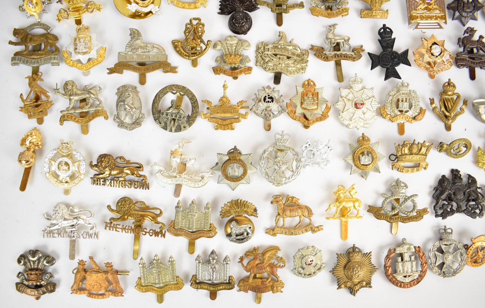 Large collection of approximately 100 British Army Infantry badges including Gloucestershire - Image 3 of 6